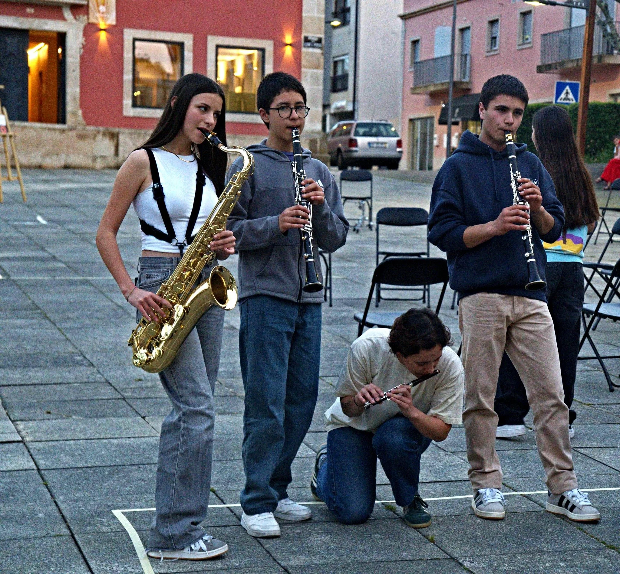 Apresentação do workshop "Pintar com Som" na Praça da Casa da Terra- 9/04/2025