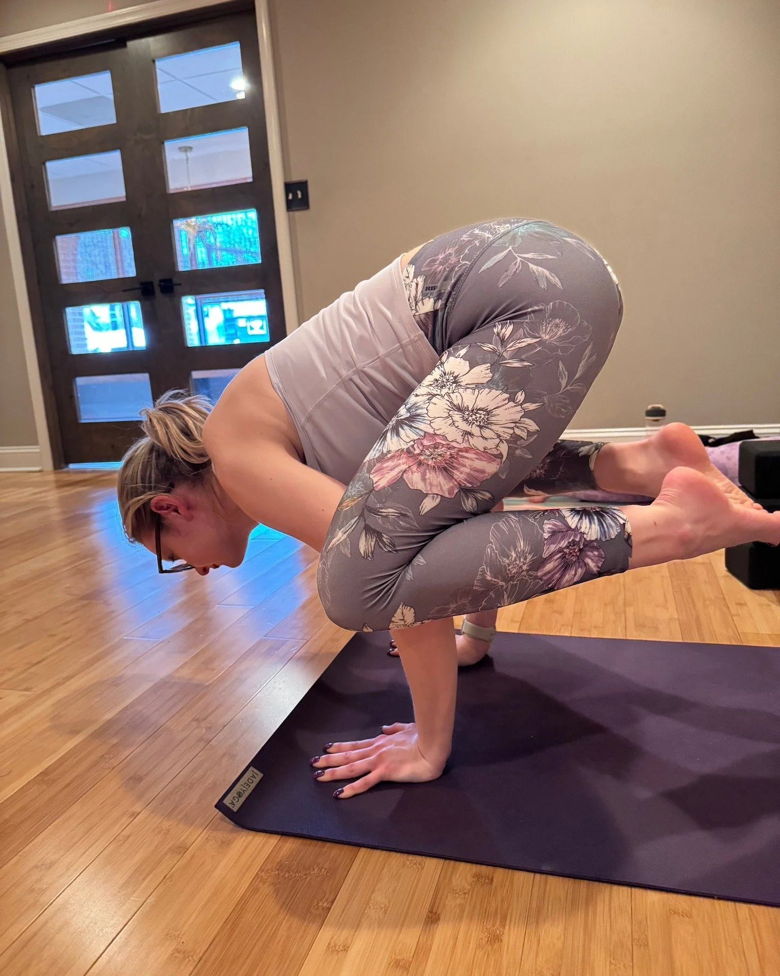 Saturday - Back to back yoga and barre this morning!  Come for one or both!

8:30 AM Vinyasa Yoga with Elizabeth
10:00 AM Barre with Elizabeth
12:00 PM Beginner Yoga with Rocio

#wilmingtondelaware #inwilmde #weekendyoga #ytt #yogaforeverybody #purey