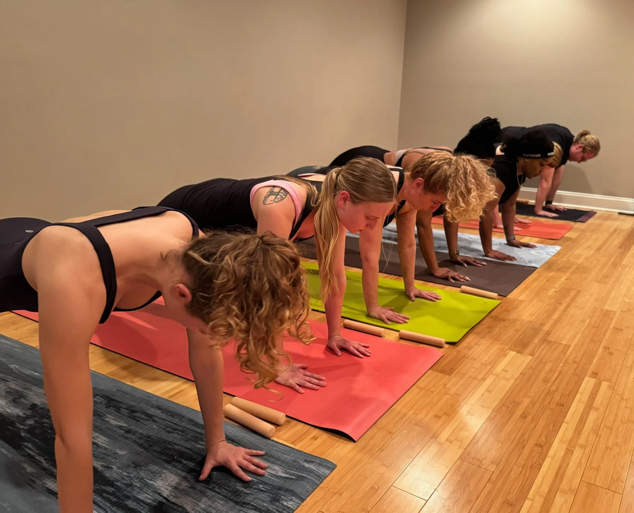 Saturday - If the weekend weather is keeping you indoors, you should join us for a class today! Double up with yoga and barre with Meredith. 💪🏽 

8:30 AM Vinyasa Yoga with Meredith
10:00 AM Barre with Meredith
12:00 PM Beginner Yoga with Rocio

#wi