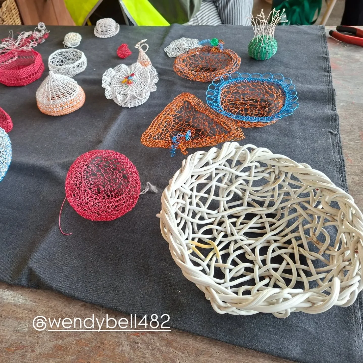 Recent basketry fun @the_tinkerage, Dunmore NSW. 
This Wire Baskets Workshop was taught by @wendybell482 - who generously shared her incredible basketry knowledge.  Thank you Wendy🙏  Thanks also to Anita from @The_Tinkerage, for organising the works