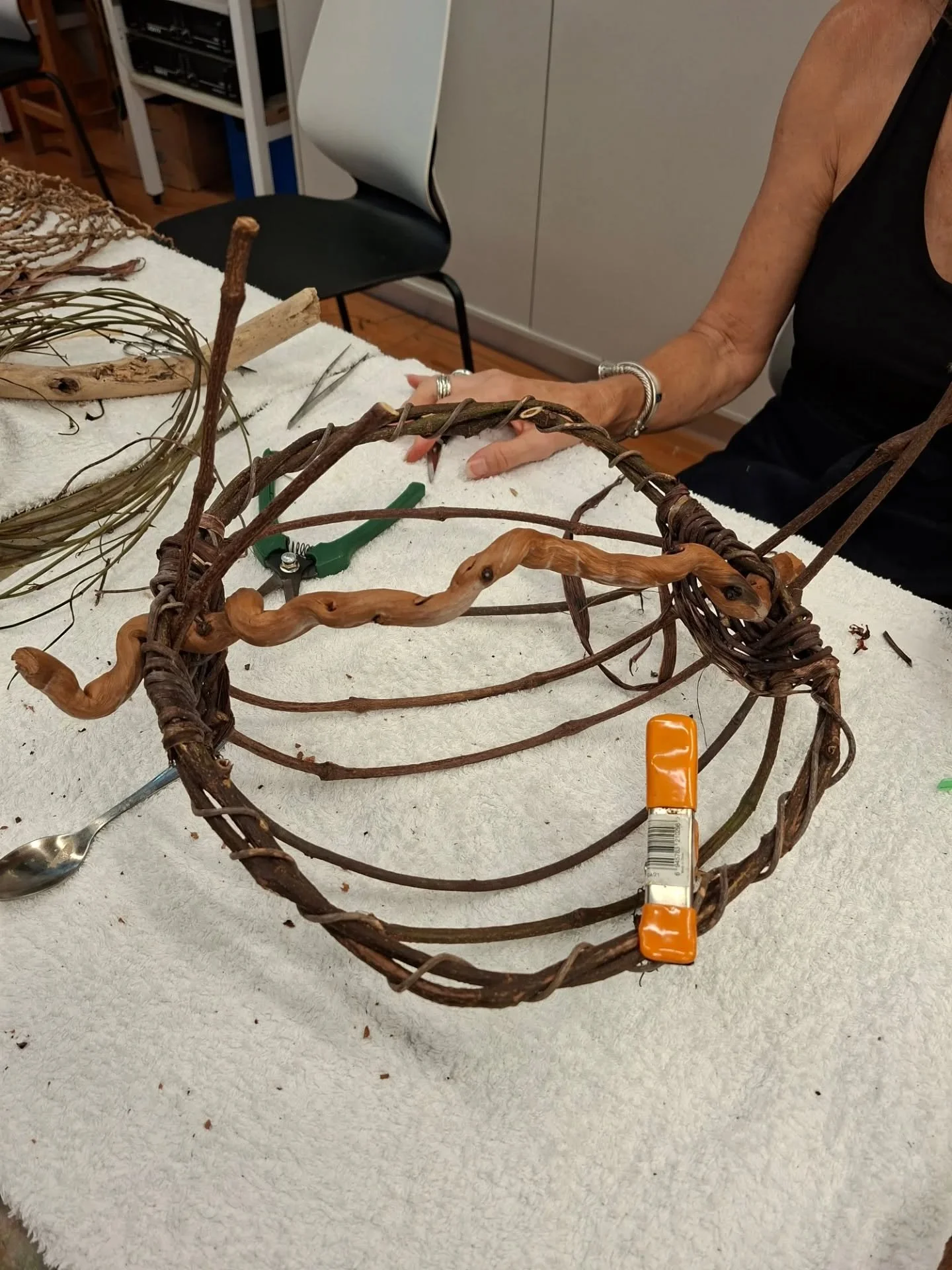 BIG rib baskets in progress at the Exploring Rib Basketry Workshop with Jillian Culey of @branching_out_designs.
This type of basket is also known as a melon basket. 

The straight timber piece connected perpendicular to the ribs helps to create a re