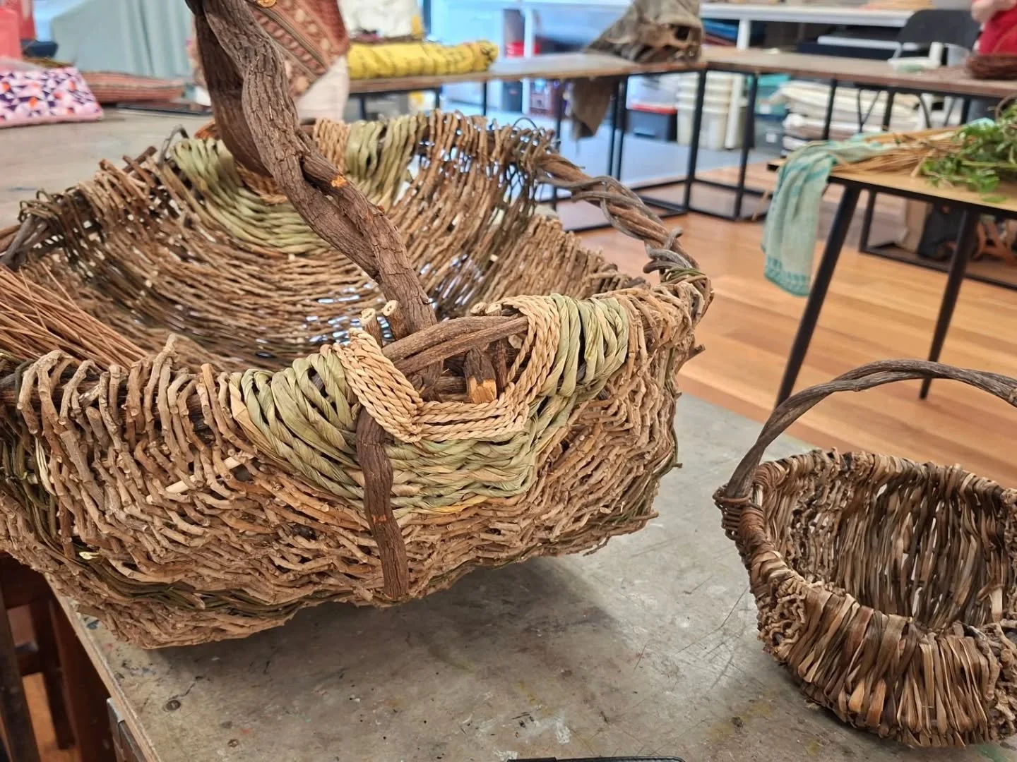 Check out these gorgeous melon baskets at our March meeting! 😄 Each one had its own special charm. If you're still working on yours from the @branching_out_designs workshop, bring it along to the next Basketry NSW meeting or post a pic below. 

Join