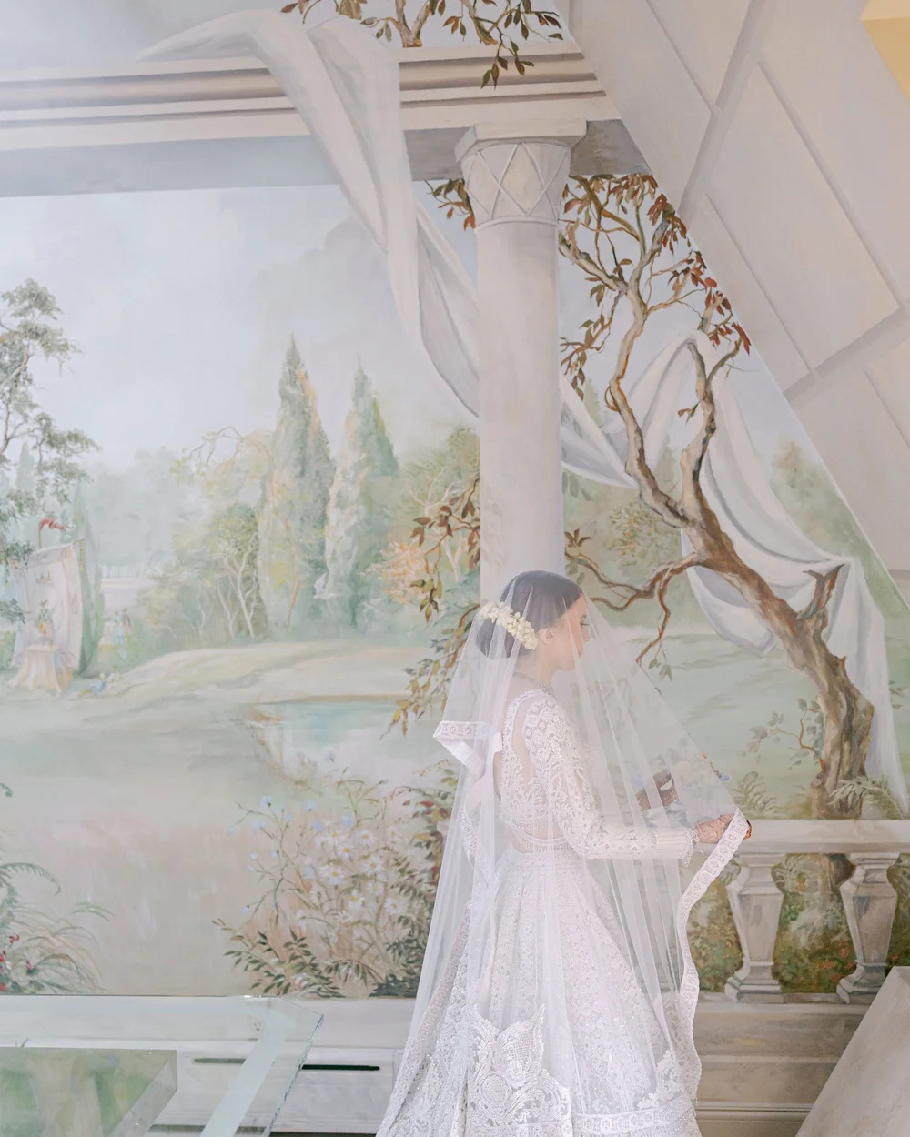 A romantic garden-style backdrop at Oheka Castle