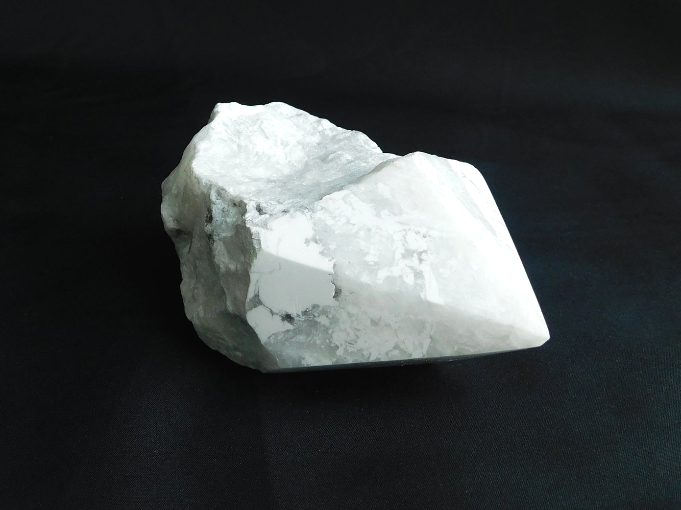 Howlite 7