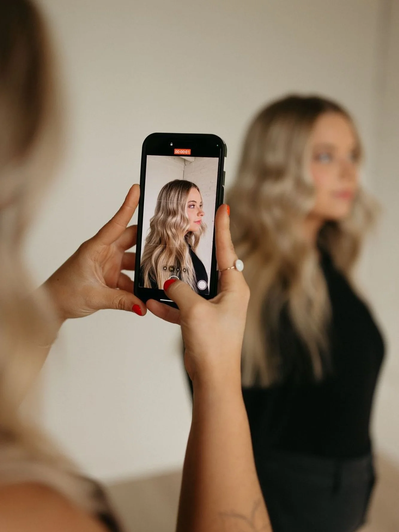 intentional color, effortless style, and that signature House of Strands glow. 
book your appointment today, the link is in our bio🫶🏼