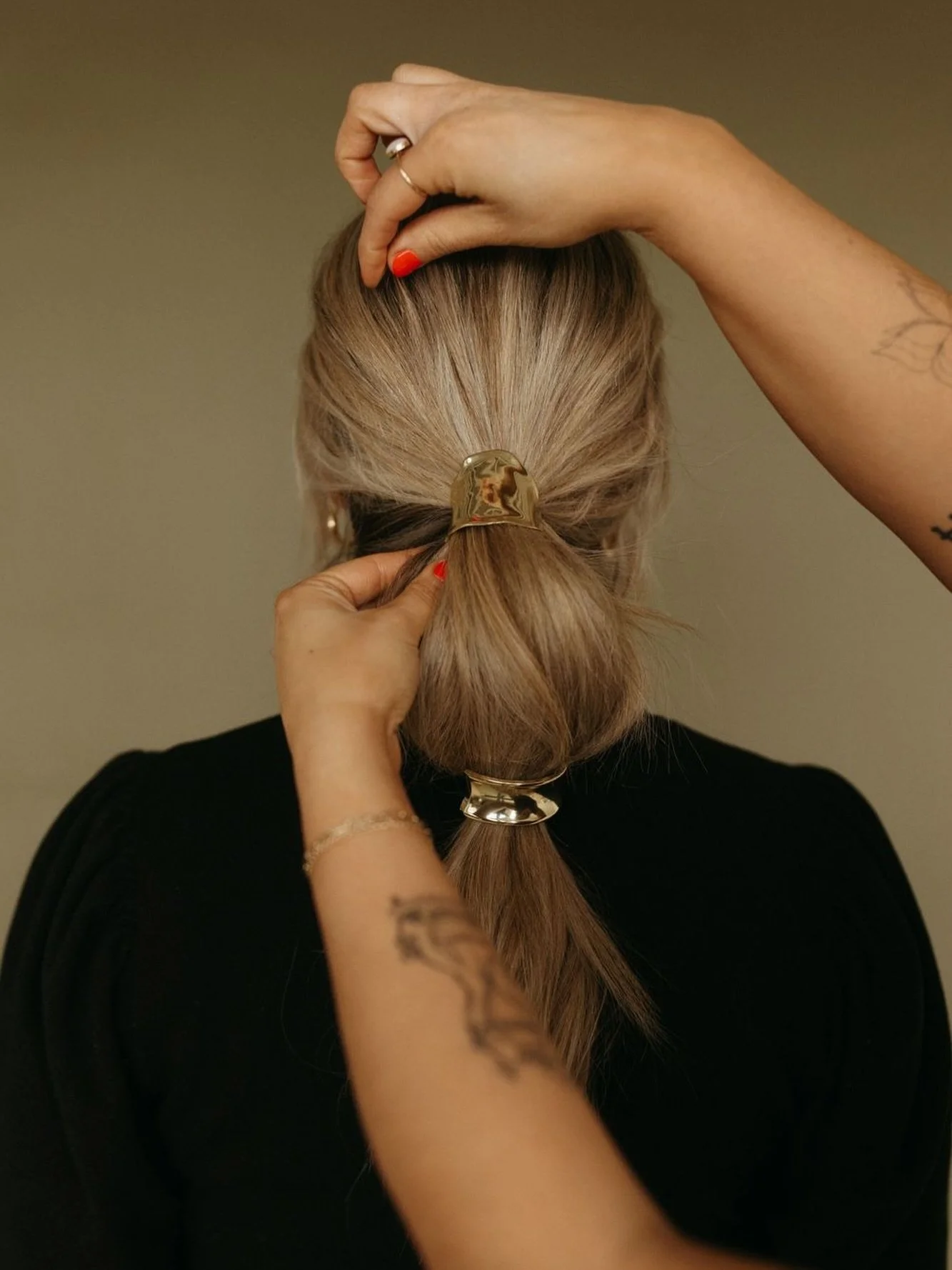 Cozy moments, beautiful hair. Celebrate the season with a signature look from House of Strands!

Ashley + Ella have availability this month! Even if it&rsquo;s just a blow out. Get in before Christmas &amp; the New Year!🎄🥂 

xx @hair.by.ash.cook | 