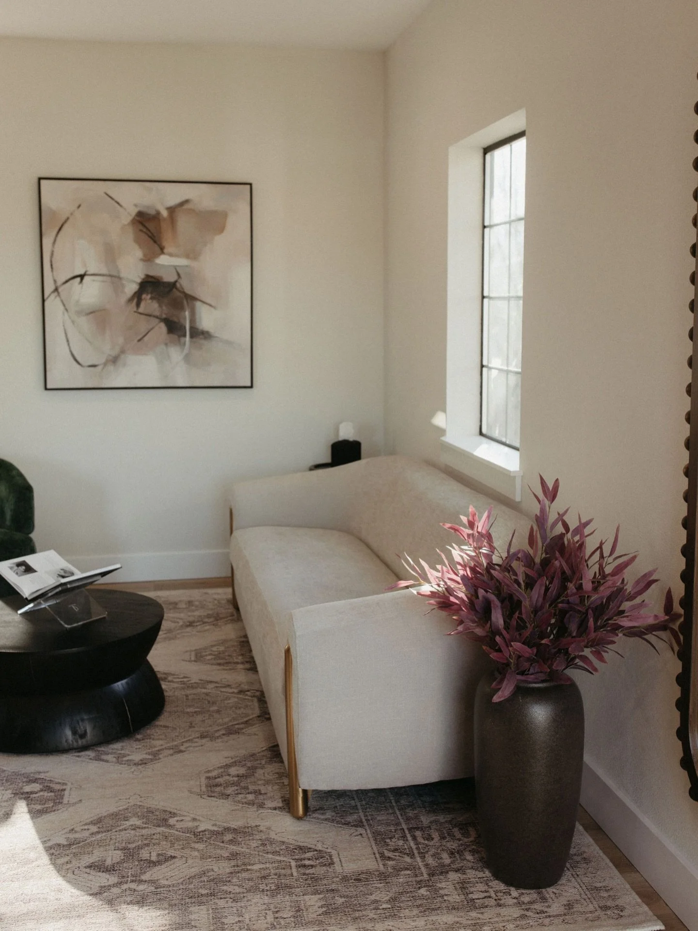 Happy Monday 🫶🏼 
It&rsquo;s officially spring, the salon is filling up with stylist and clients and we hope to see you in our chairs soon. For a casual blow out to color, and extensions. You will want to be here! 

Link in the bio to book - see you