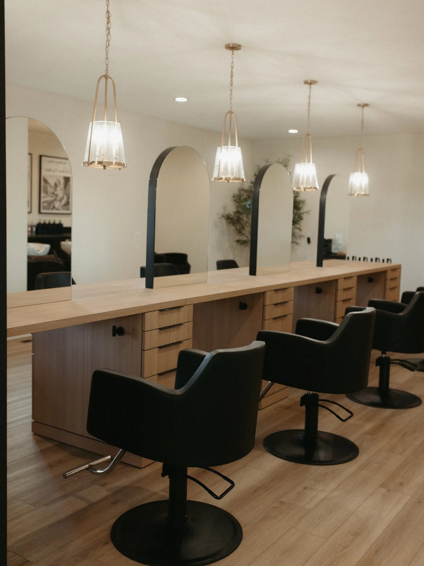 Step inside! The sun&rsquo;s out, the vibes are high, and we&rsquo;re ready for warm weather ☀️ 

So many new faces lately and the energy has been unreal. The girls here are everything, truly one of those pinch-me kind of seasons! 

Come feel it for 