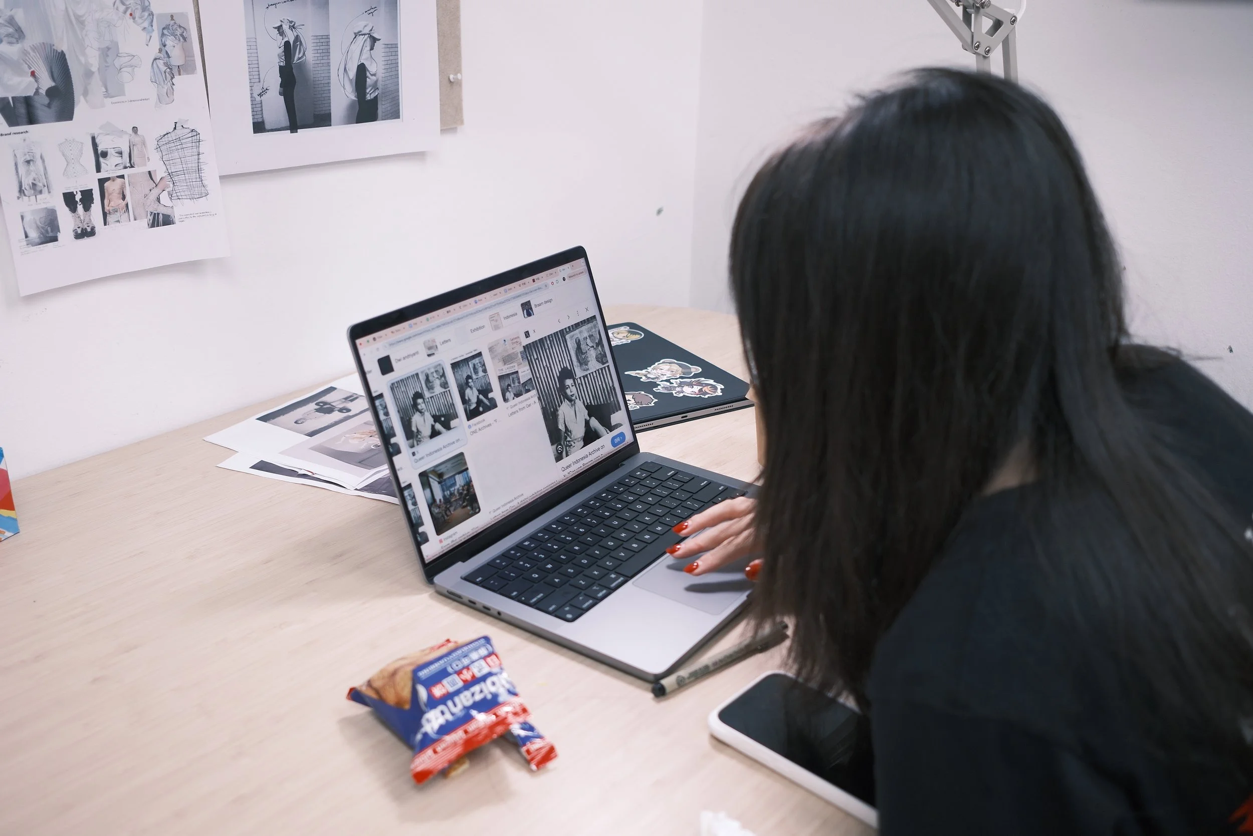 Portfolio student researching on concepts and ideas