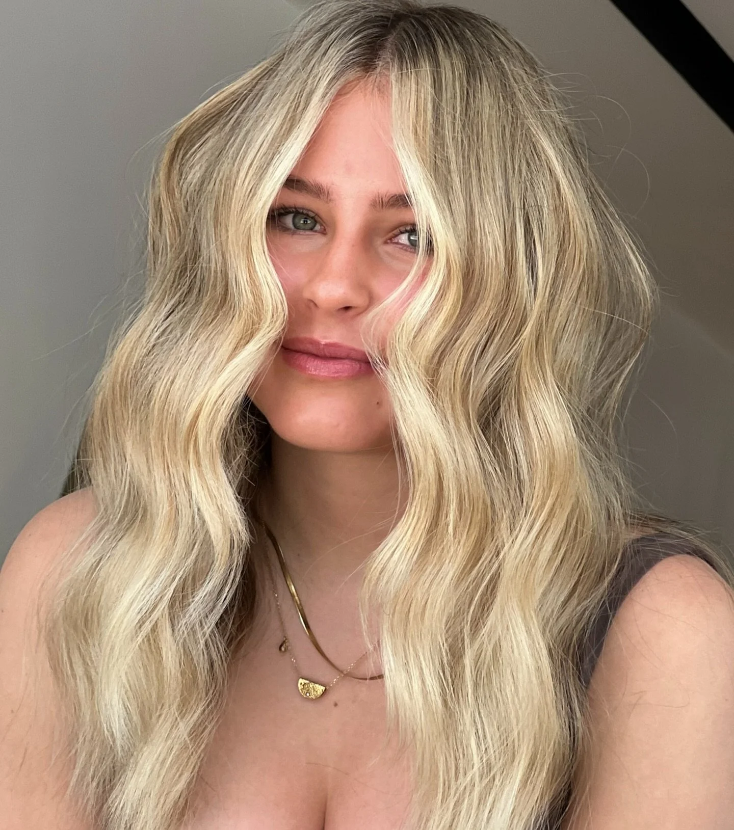 Our rising star Tigerlily has been creating some insane blondes lately ✨
We seriously can&rsquo;t wait to have her on the salon floor performing these transformations full-time!
But for now, we&rsquo;ll just keep teasing you with her education models