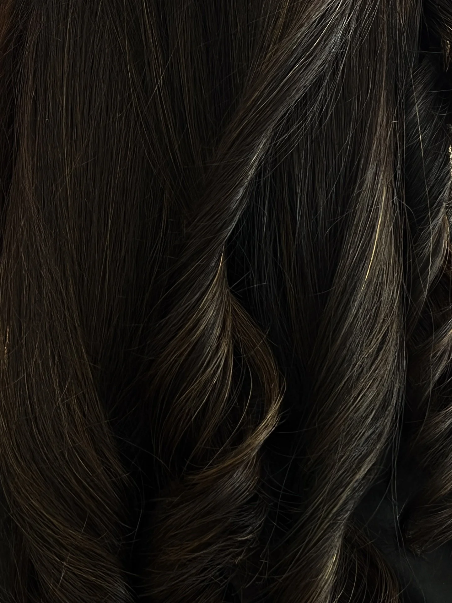 Okay, we lied&hellip; we also do brunettes 👀
Yep, caught red-handed. While blondes are our thing, we&rsquo;re obsessed with all lived-in, wearable colours. This dimensional brunette has been the talk of the salon all week, glossy, rich, and effortle