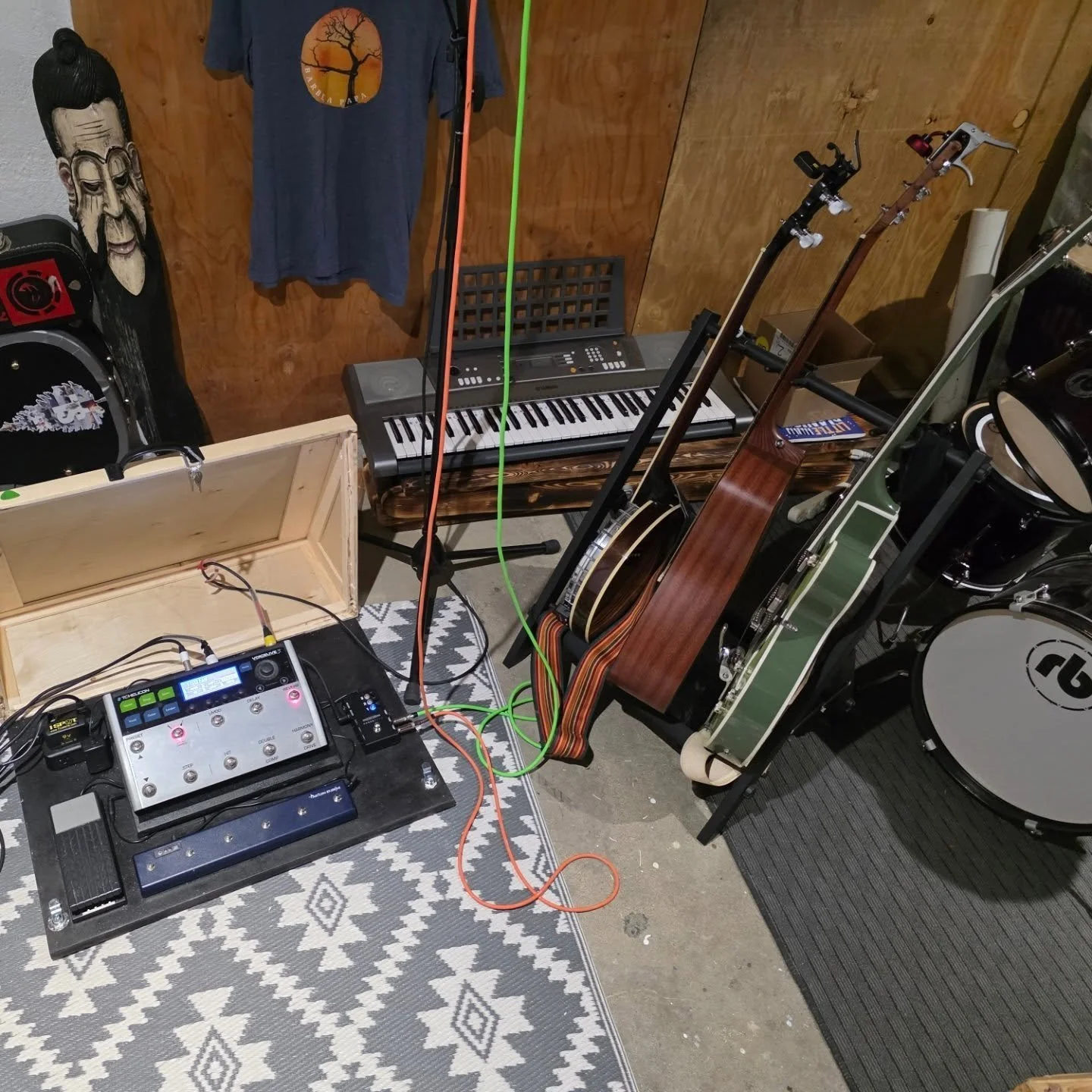 In the midst of packing, the last piece of the puzzle came in just in time for my last show in the kootenays. I have the pleasure of opening for the one and only @jordanhartsound at @flyingsteamshovel on Sept 17.  You definitely do not want to miss t