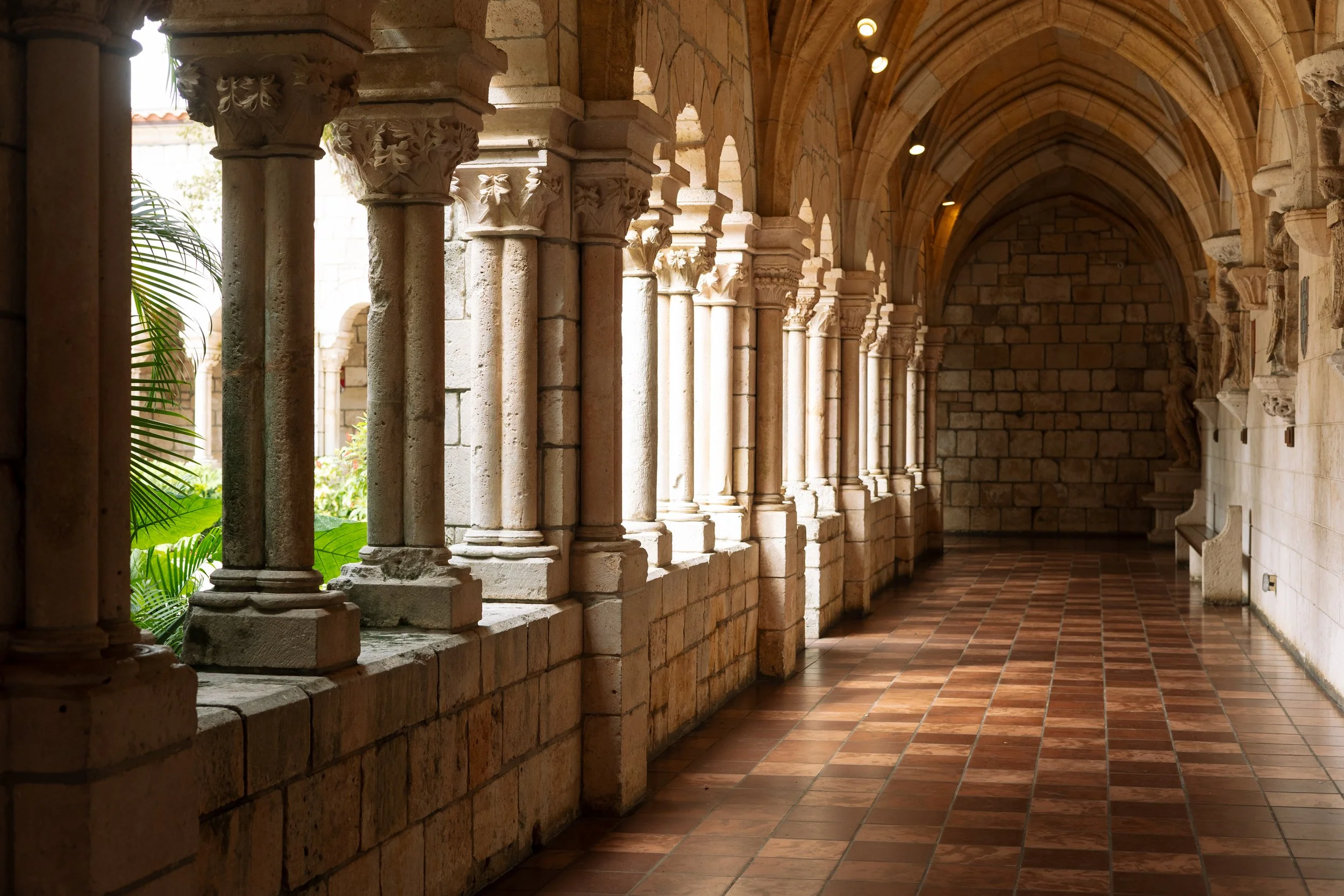 Un oasis de paz en la ciudad del sol: El antiguo monasterio español de Miami Beach