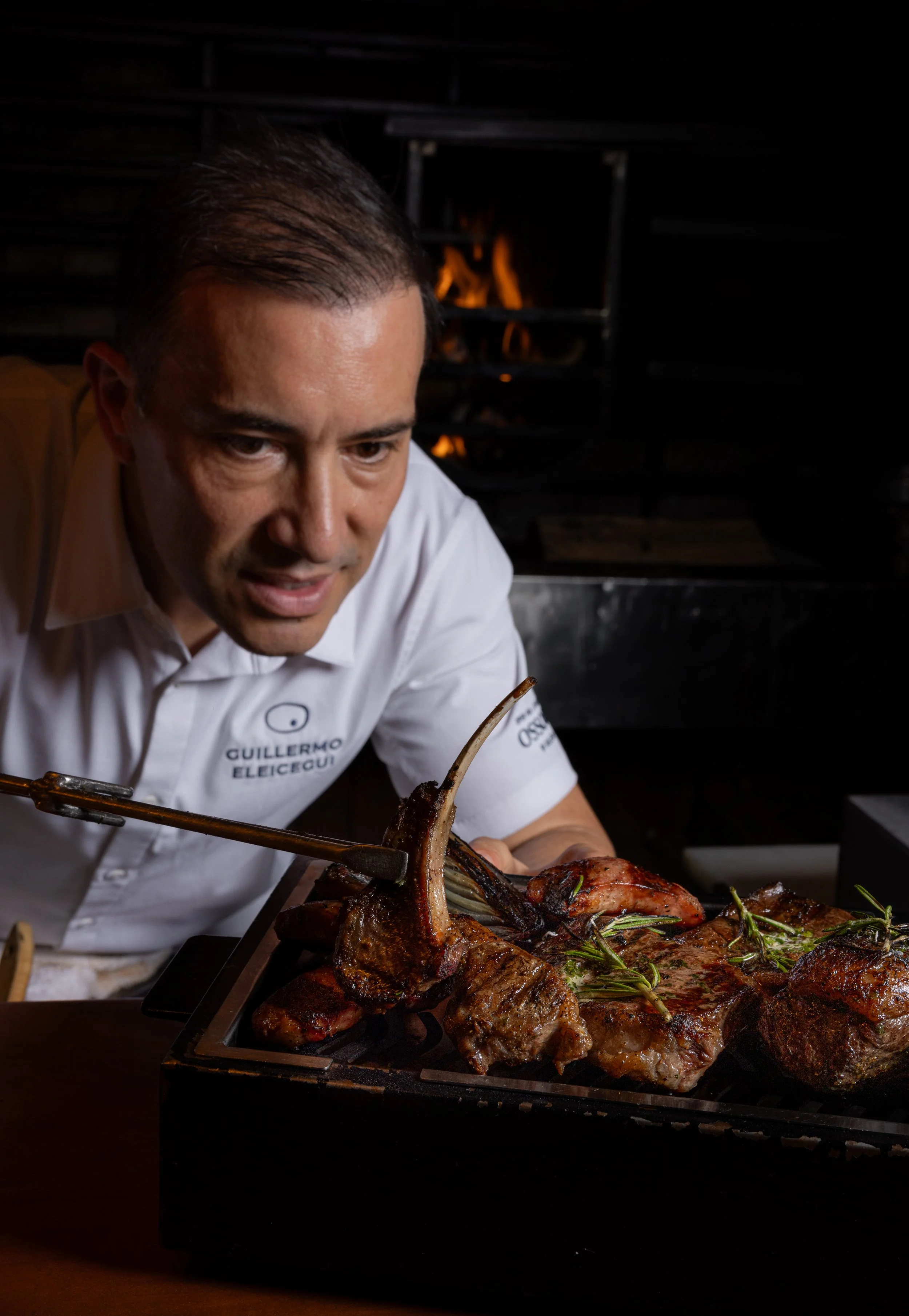 Maestro de las brasas: Entre el fuego de Guillermo Eleicegui