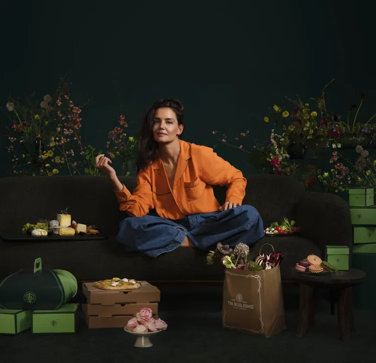 TinBuilding_Delivery_KatieHolmes_2702_x8b_EXT.webp