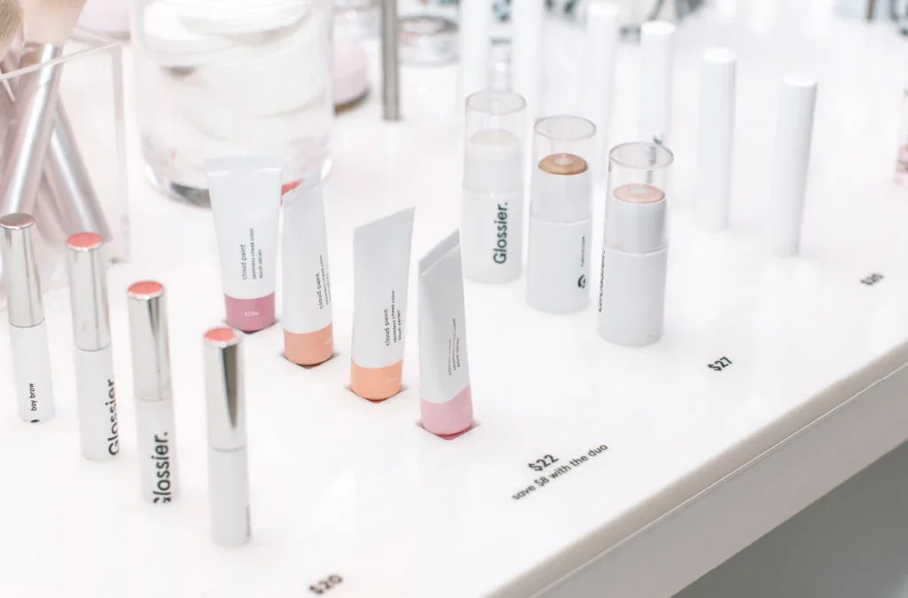 06-Glossier_Image-1024x674-1.webp