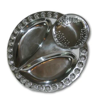 Round golf-themed serving platter featuring a golf course design, ideal for entertaining, golf parties, and gifts for golf enthusiasts.
