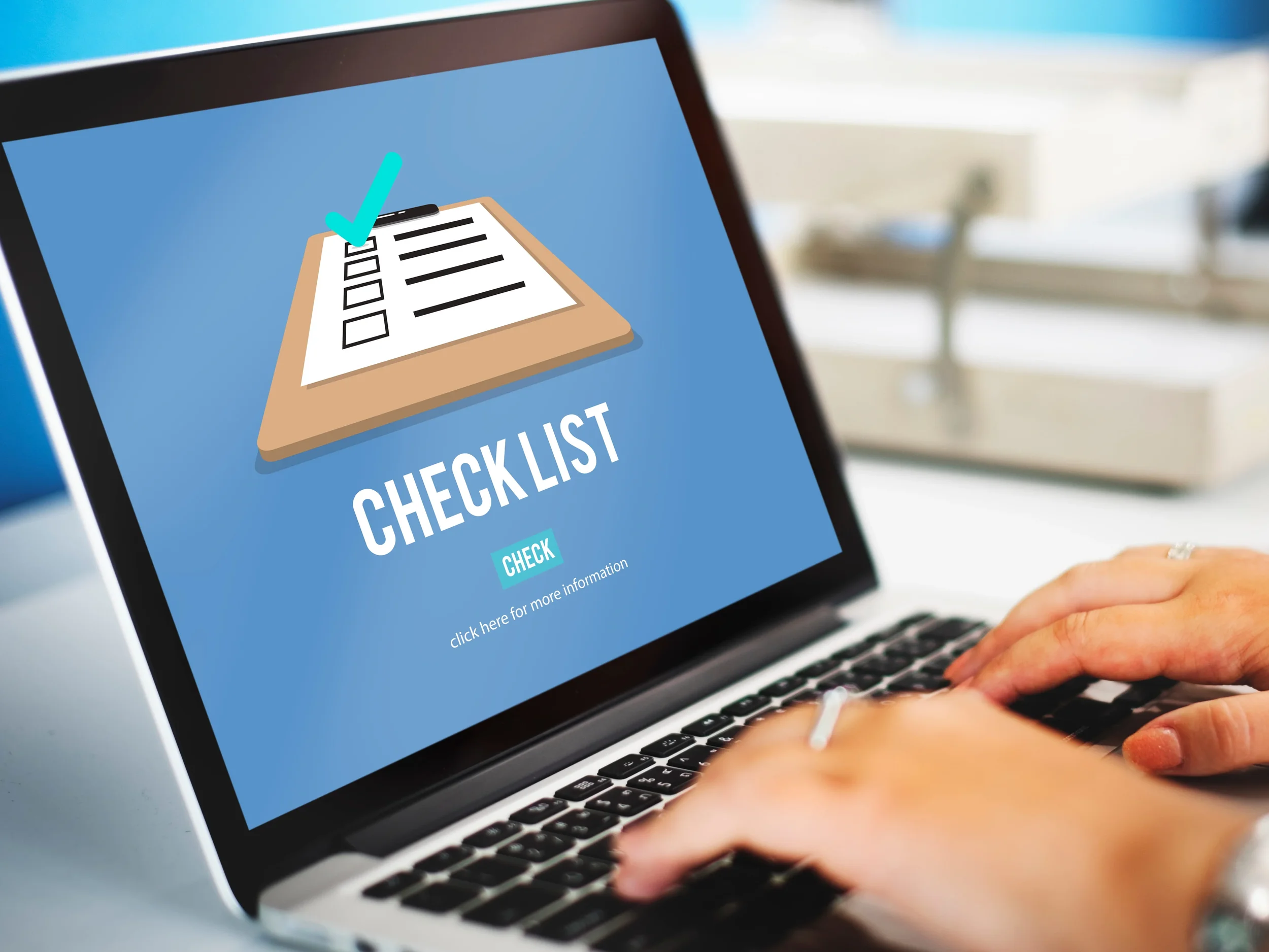 Squarespace website launch checklist covering mobile design, forms, SEO, domain setup, and publishing.
