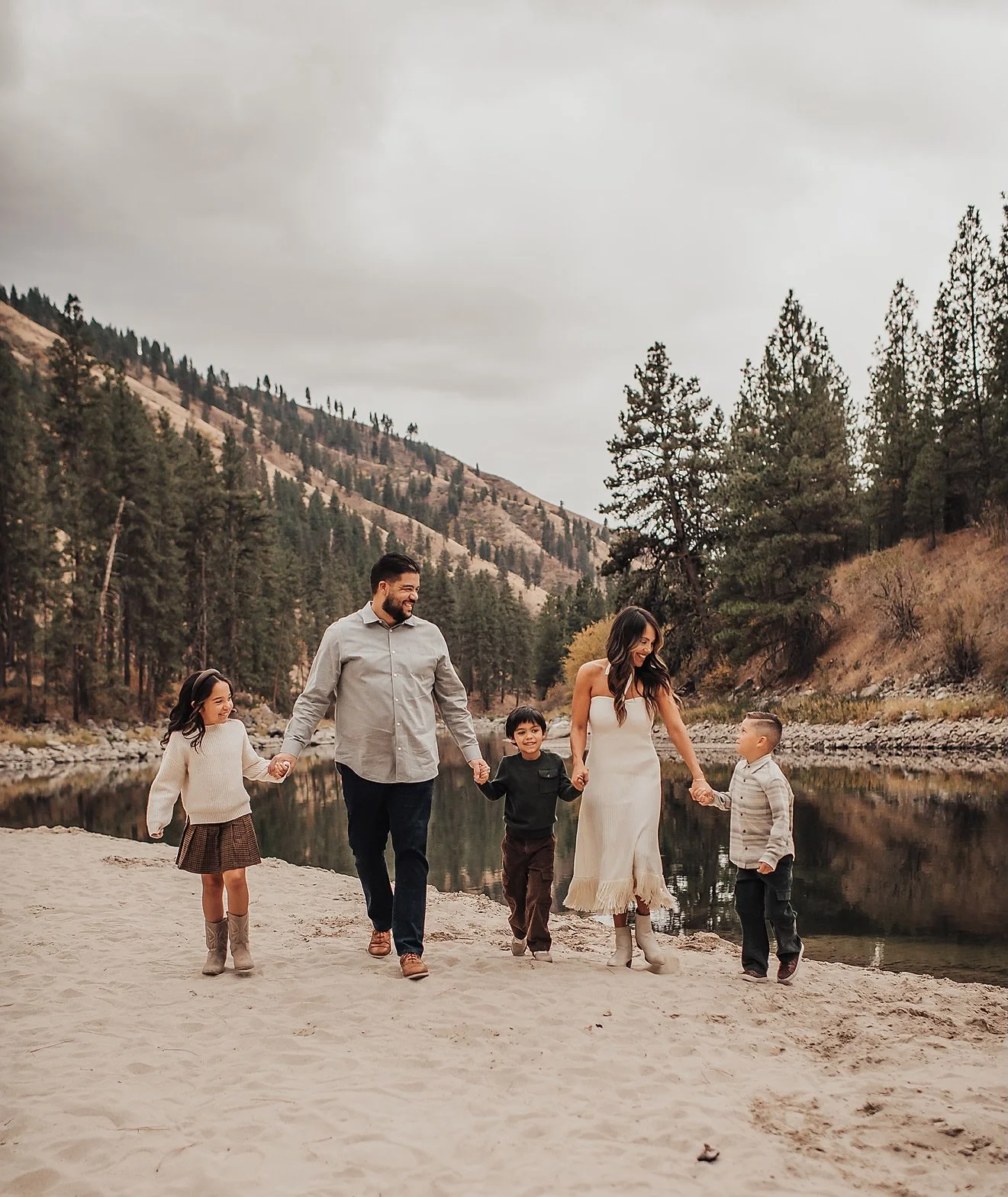 These family photos still make me smile a year later. ✨
A family who laughs hard, snuggles close, and somehow makes a sandy walk feel like pure joy.

The Boise National Forest always has a way of reminding me that the Idaho mountains aren&rsquo;t jus