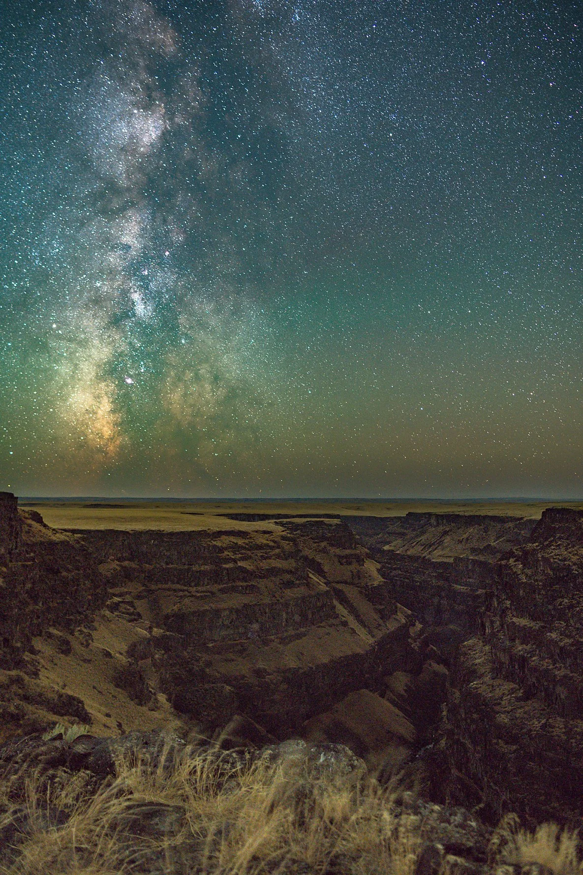 Milky Way galactic core rising over Bruneau Canyon in southern Idaho — astrophotography by Kim Starkey