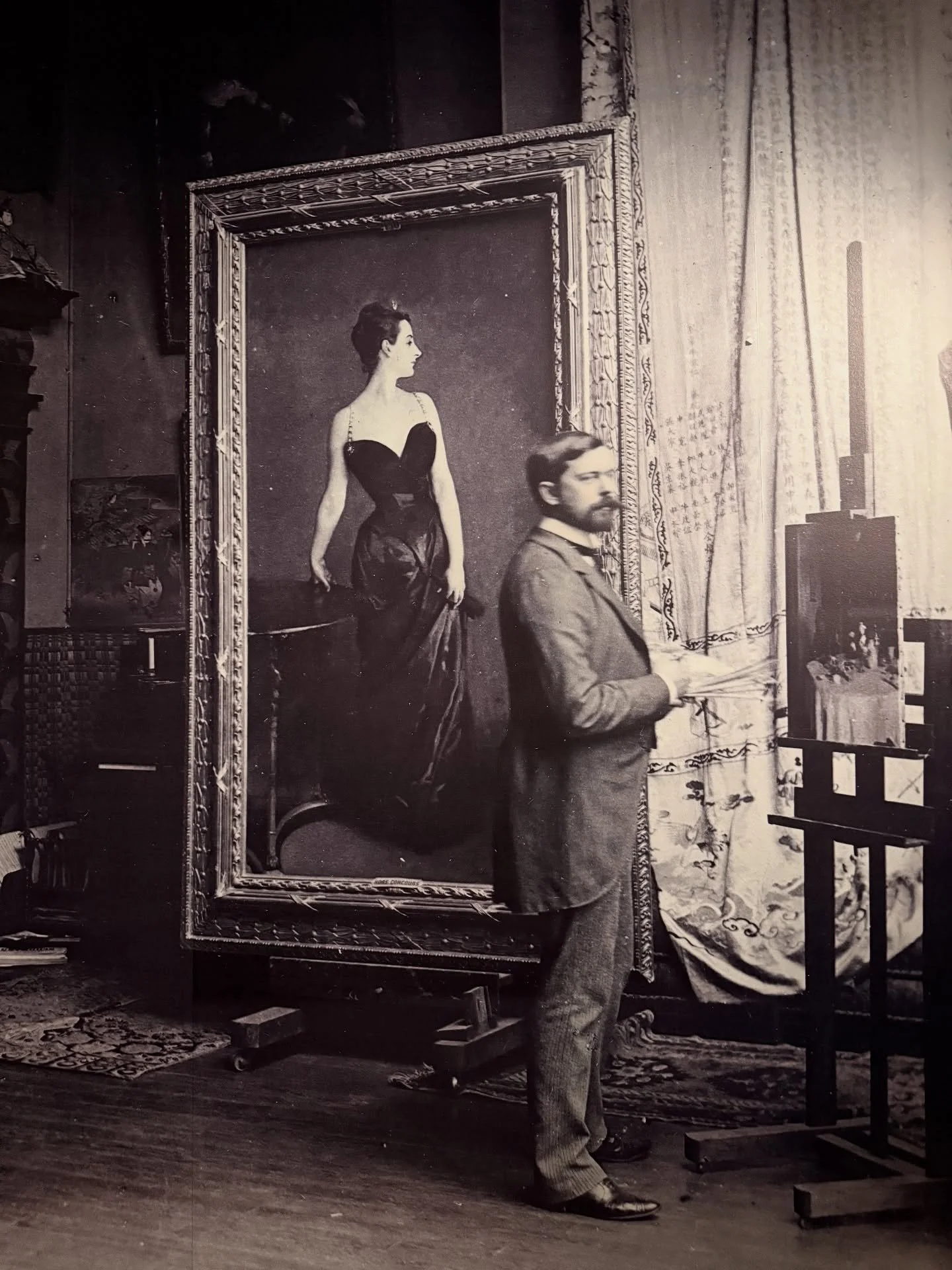 Paris Afternoon Itinerary: Afternoon Inspired by Madame X (swipe for more photos &amp; videos&hellip; the scandal explained in the comments below 👇)

Today&rsquo;s post-Mus&eacute;e d&rsquo;Orsay itinerary is inspired by Sargent&rsquo;s Portrait of 