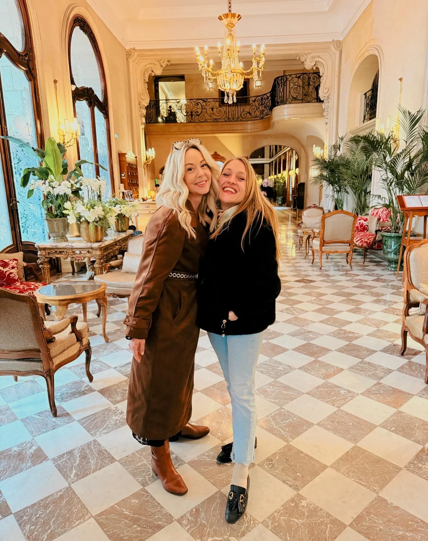 Here are a few reasons why you might consider a tour with sweet April @aprilinparistours for your trip to Paris this year:

1. You&rsquo;re a bit overwhelmed 🤪 with the planning and would like a day &ldquo;off,&rdquo; to let someone plan the itinera