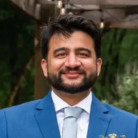 Samir Pandya Quality Assurance Manager from from Sycamore Brewing with happy face by using the PLAATO solutions in his brewery