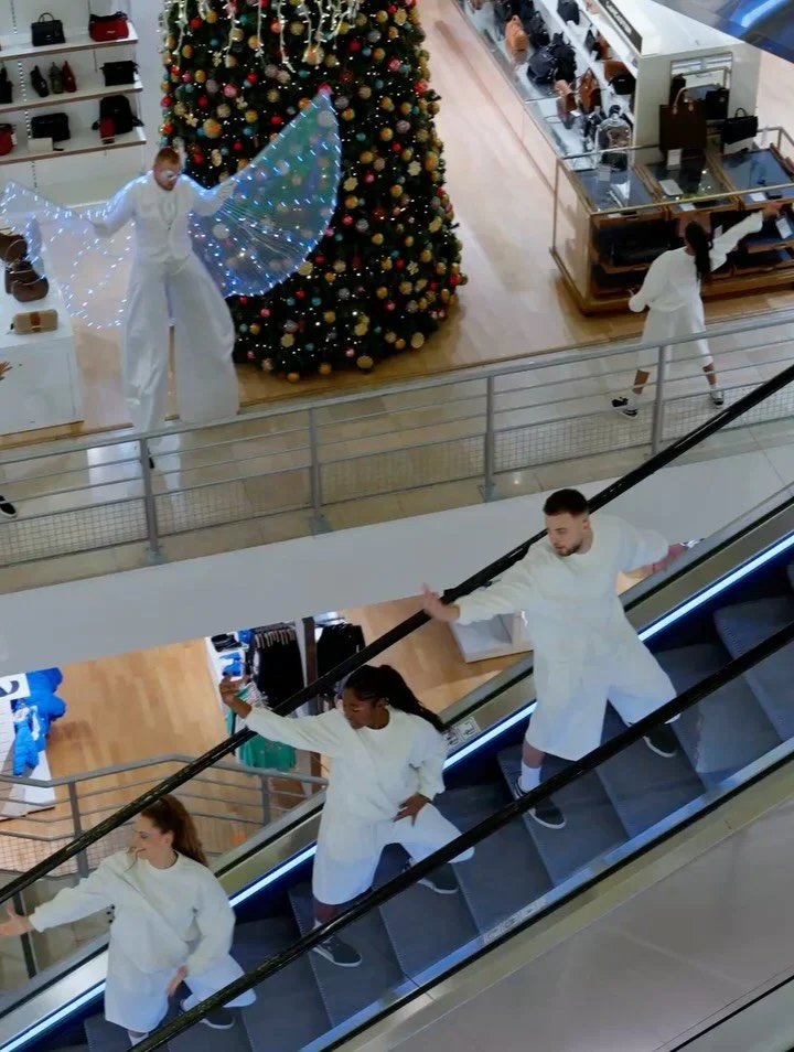 LANCEMENT DES ILLUMINATIONS DE NO&Euml;L AU @bhv.dijon 
18/11/2K25

MERCI au Directeur et &agrave; sa team event de m avoir fait confiance sur ce projet.

J ai dessin&eacute; cet event en 15 jours, ce d&eacute;fi fou en emmenant les best personnes av