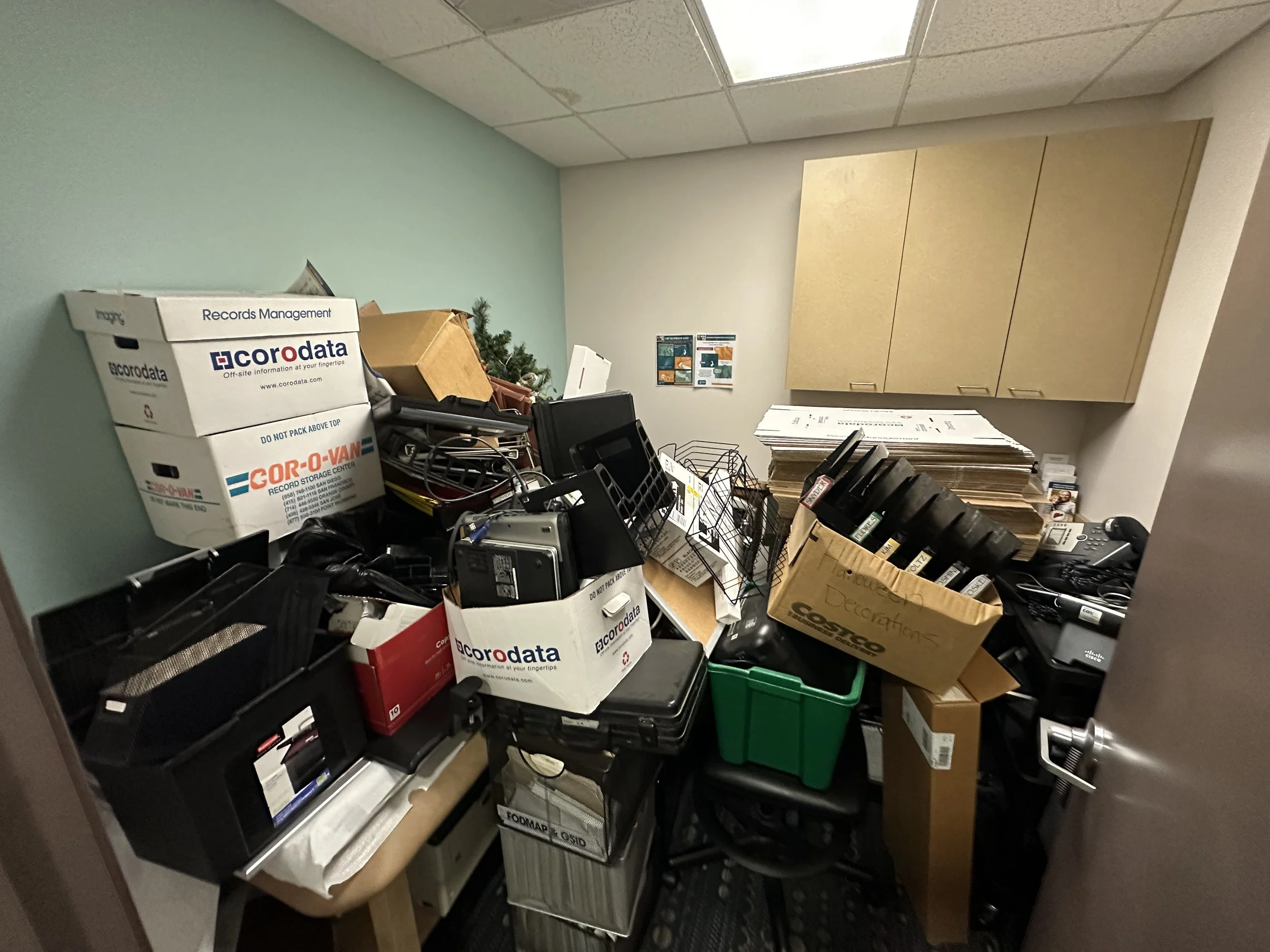 
Even Clinics have junk! We helped clear out one of their spaces in San Diego.