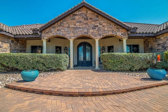 Luxury living in a quiet cul-de-sac ✨

This 5 bed, 5 bath home has it ALL🫰🏼gourmet kitchen with granite + custom cabinets, high-end appliances, and a layout made for entertaining.

Step outside to your private retreat 🌴 pool, hot tub, outdoor kitc