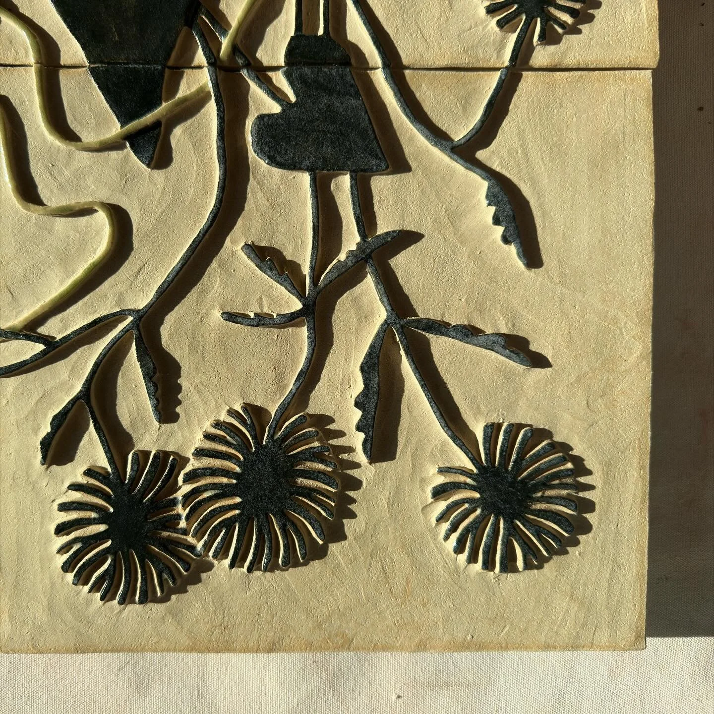 Bardanes, tr&egrave;fles et lin sauvage en gr&egrave;s 
Tableaux disponibles 
40x46cm