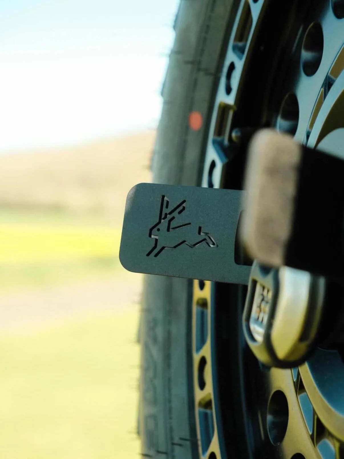 Mockups are cool and all but seeing your design in the real world is incredible!! It&rsquo;s the best feeling as a designer especially when it&rsquo;s something your super proud of 😱😱 

Loved creating this logo design for the epic @colehillcustoms
