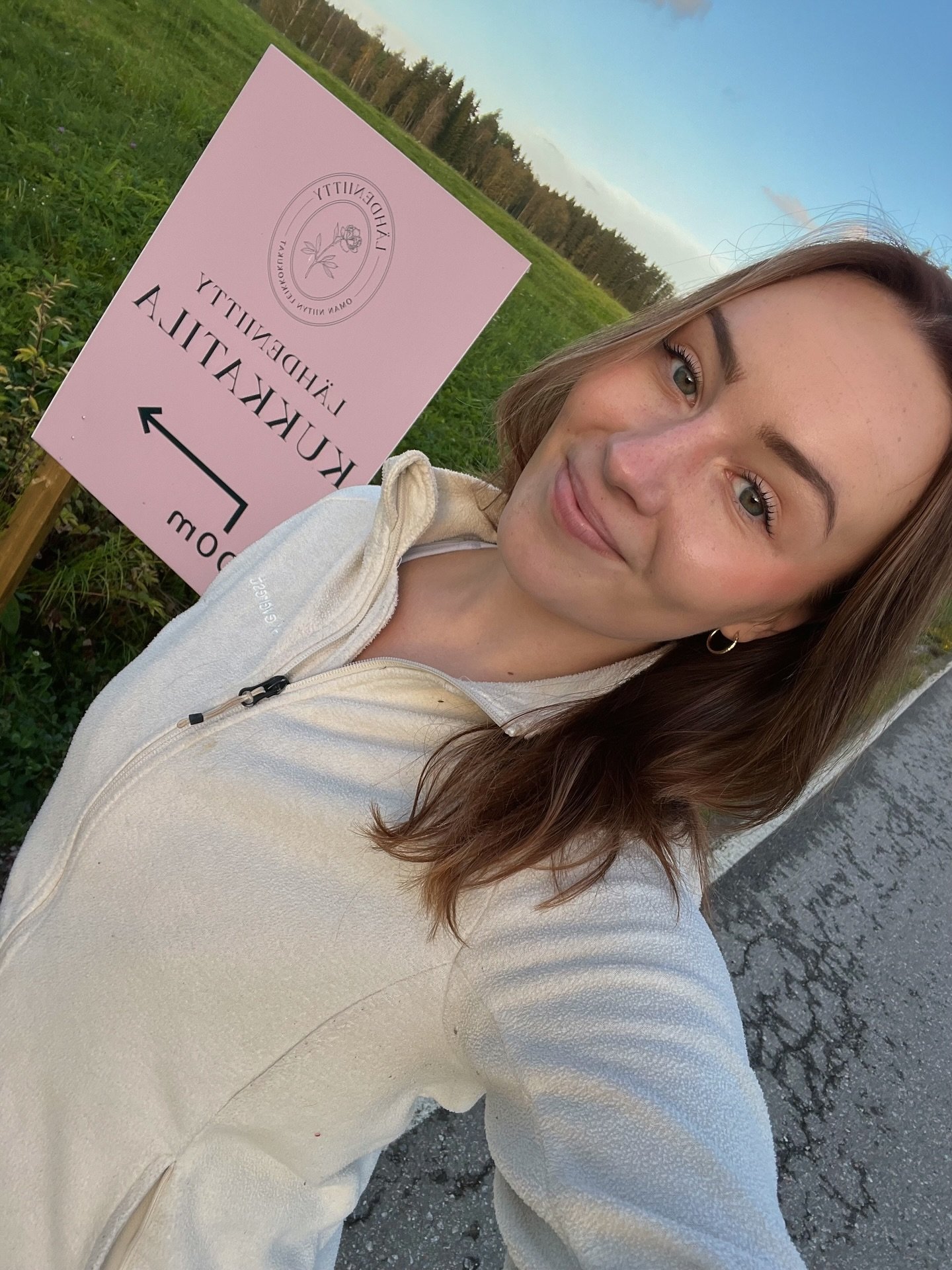 Syksyn saapuminen on tuonut omalla tavallaan haikeuden pian loppuvasta kukkakaudesta 🧡🍂 En olisi ikin&auml; uskonut (viel&auml; reilu vuosi sitten), ett&auml; olen nyt t&auml;ss&auml; pisteess&auml;. Katsomassa omia kukkaniittyj&auml;ni ja ensimm&a