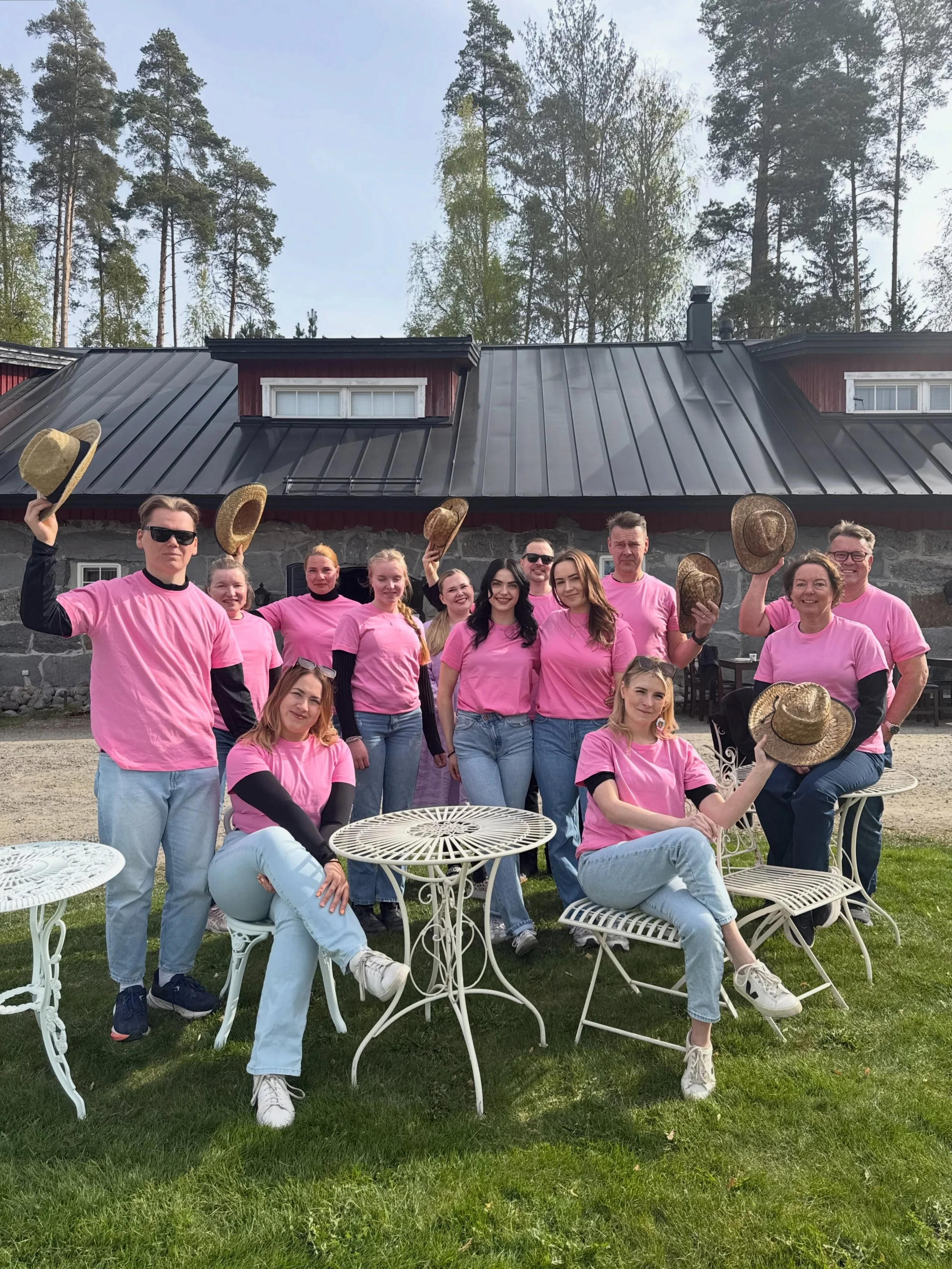 T&auml;&auml;ll&auml; on kaikki valmista, j&auml;iks! 🩷🥹 &Auml;itienp&auml;iv&auml;n Kukkatapahtuma t&auml;n&auml;&auml;n tilalla klo 11-16

🌷 Tulppaanien itsepoimintaa 8 kpl / 20&euro; sis. kukkasipulit ja kassin (ohjeet ja v&auml;lineet poiminta