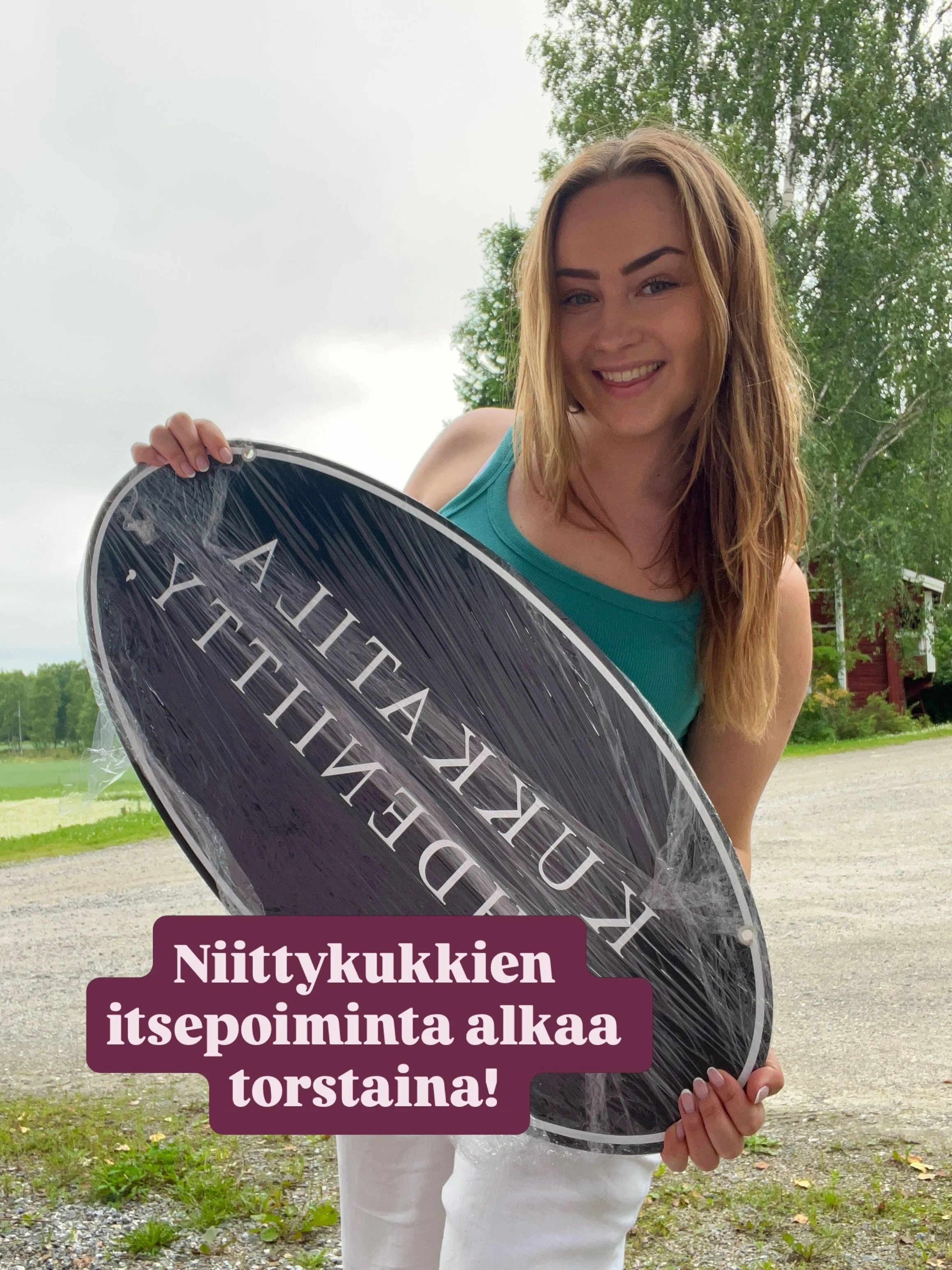 T&auml;t&auml; on odotettu&hellip; Torstaista alkaen niittykukkia p&auml;&auml;see poimimaan 💕🦋🌸 ja sain uudet opastekyltit, mist&auml; oon erityisen innoissani! Ne johdattaa sut isommalta tielt&auml; t&auml;nne kukkatilalle asti, joten eksyminen 