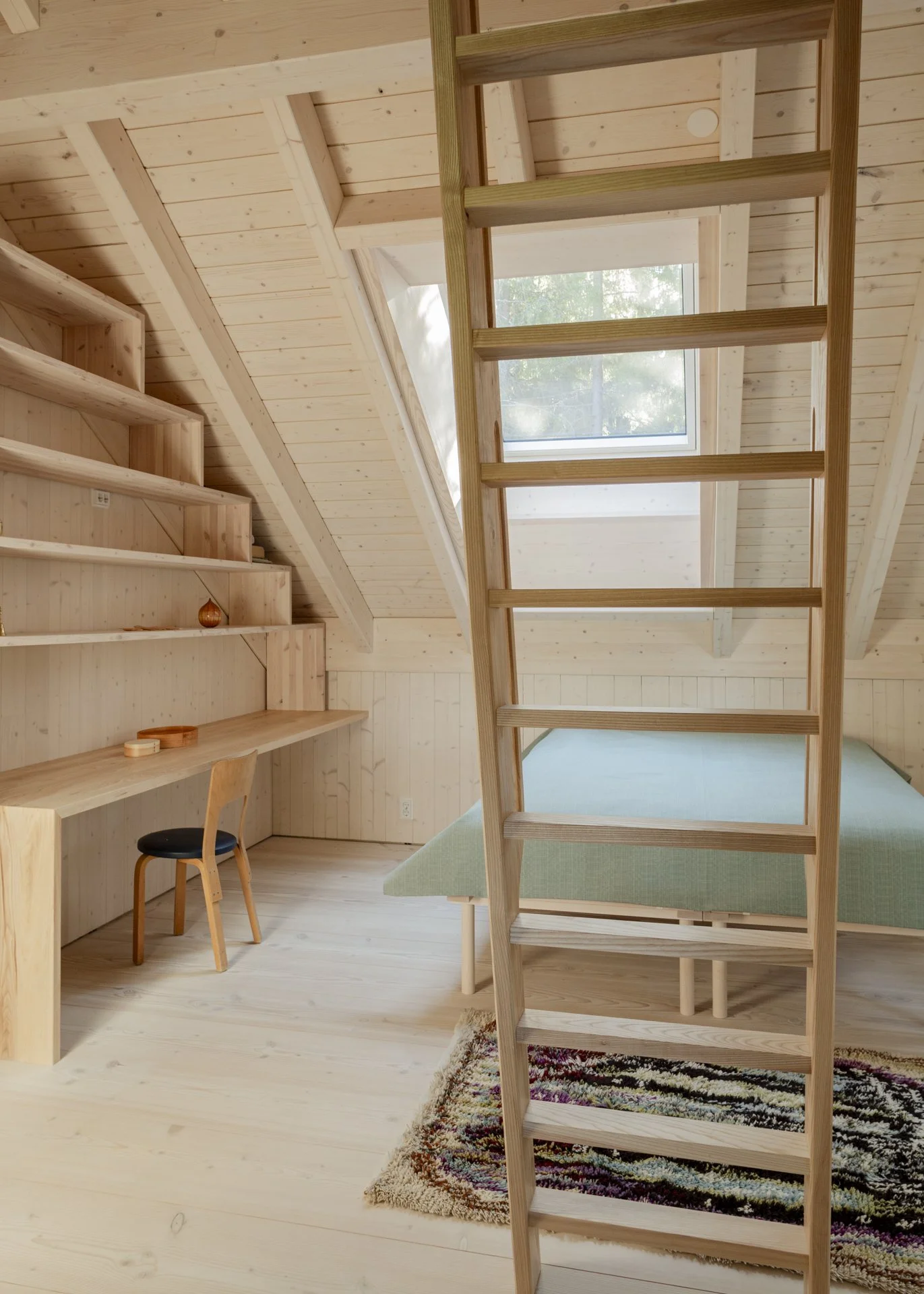 A_Vertical_Upstairs_Bedroom_with_Ladder_usva_kontiolahti_katjahagelstam2025_preview-21.jpg