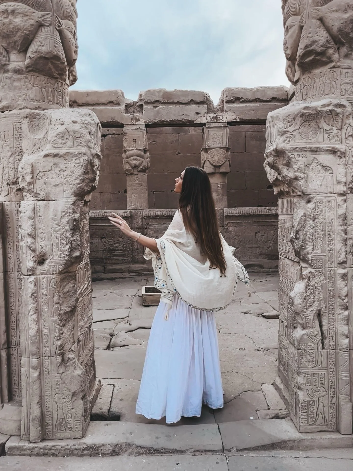 𓋹 Ancient Egypt didn&rsquo;t separate energy from structure.

Something I kept noticing again and again&hellip;
The temples weren&rsquo;t just built for beauty or scale, but for energetic function.

Every corner, column, and corridor was part of a l