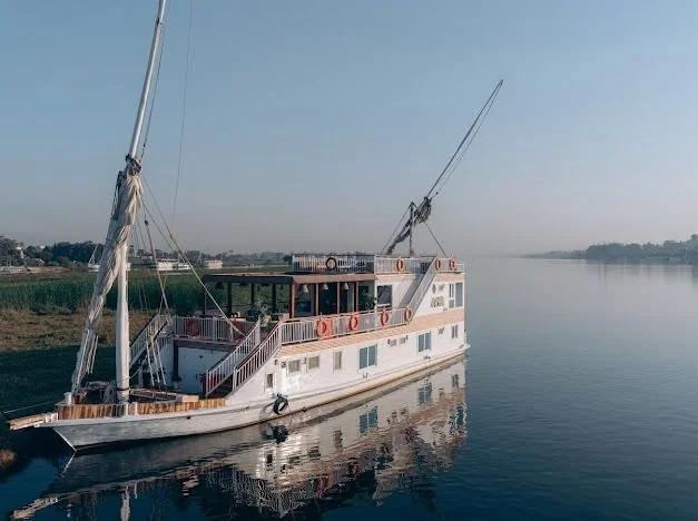 Side view of the Dahabiya boat