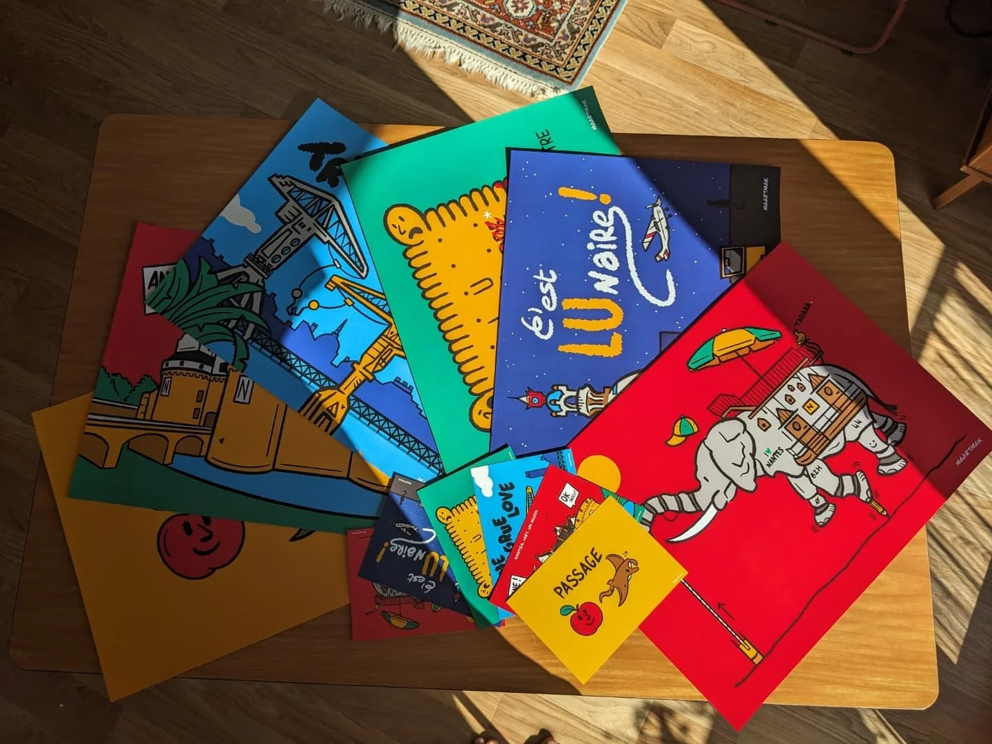 🎒 Oh mais ! C'est la rentr&eacute;e ! Est-ce que ce serait pas le moment de red&eacute;corer un peu ton appart' ou de d&eacute;buter une relation &eacute;pistolaire avec un ami ?

&Ccedil;a tombe bien je viens de r&eacute;aliser 6 illustrations sur 