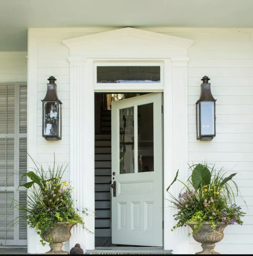 Most outdoor spaces don&rsquo;t fail because of budget&mdash;they fail because there&rsquo;s no structure.

Containers feel random.
Plantings don&rsquo;t relate to each other.
Nothing connects back to the house.

A few intentional decisions change th