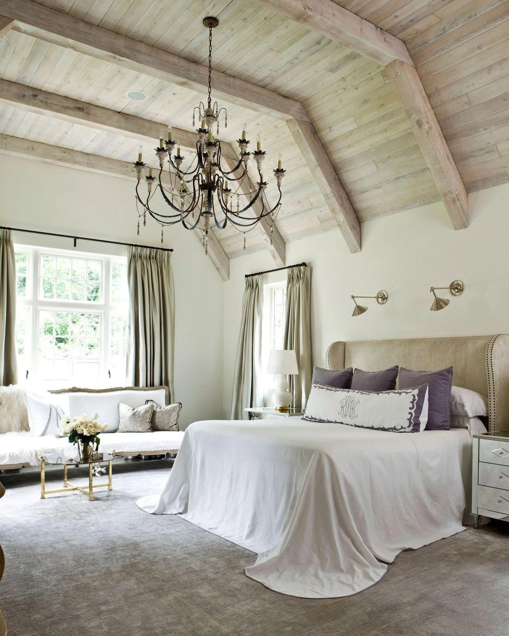 A well-designed bedroom isn&rsquo;t built around one beautiful piece&mdash;it&rsquo;s built in layers.

Scale.
Texture.
Lighting.
Balance.

When each element is considered, the room feels complete.

#BedroomDesign #PrimarySuite #InteriorDesign #Charl