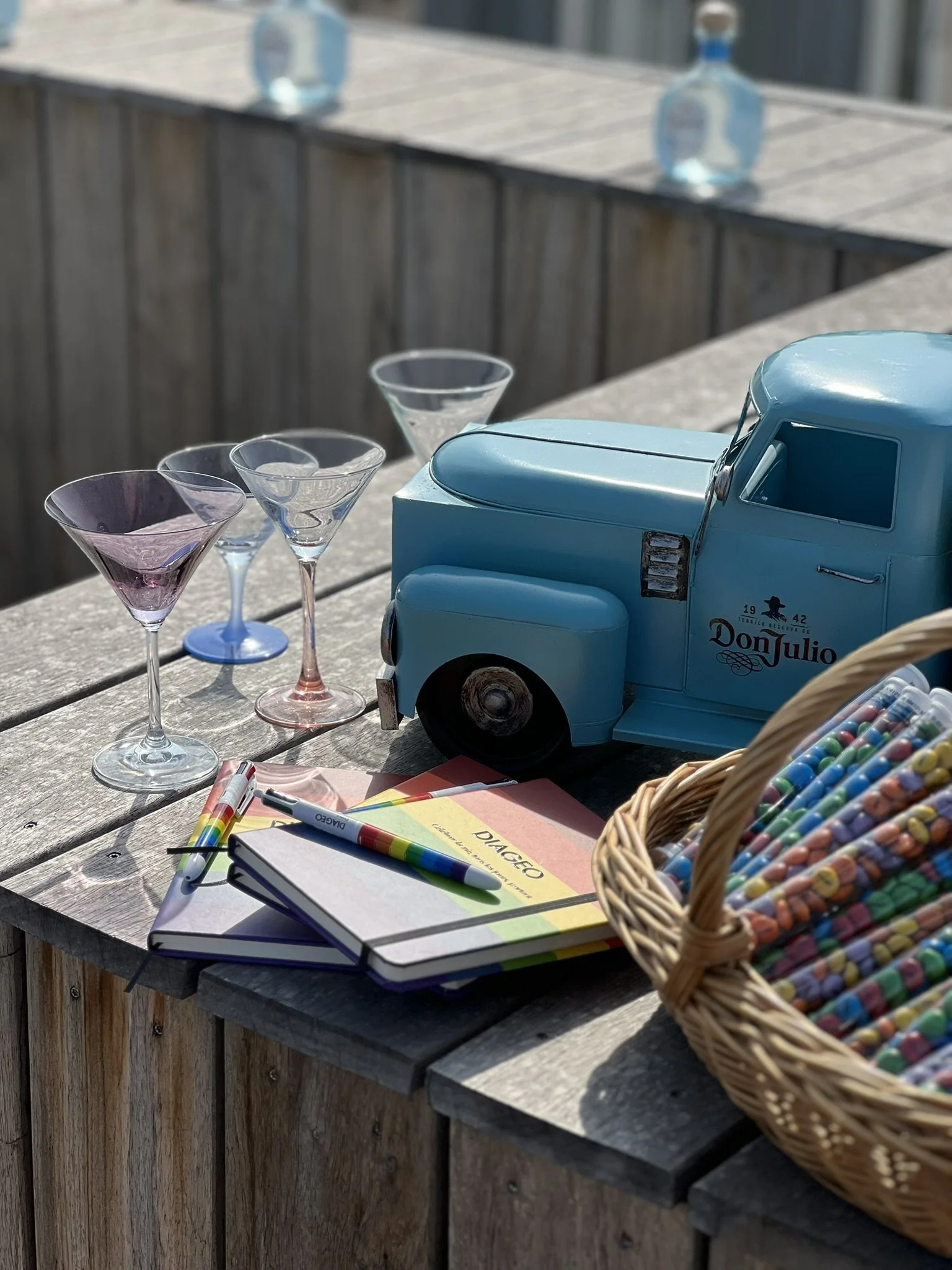 Personalisation stylos et carnets Pride Diageo France par Casa Limoncell.JPEG