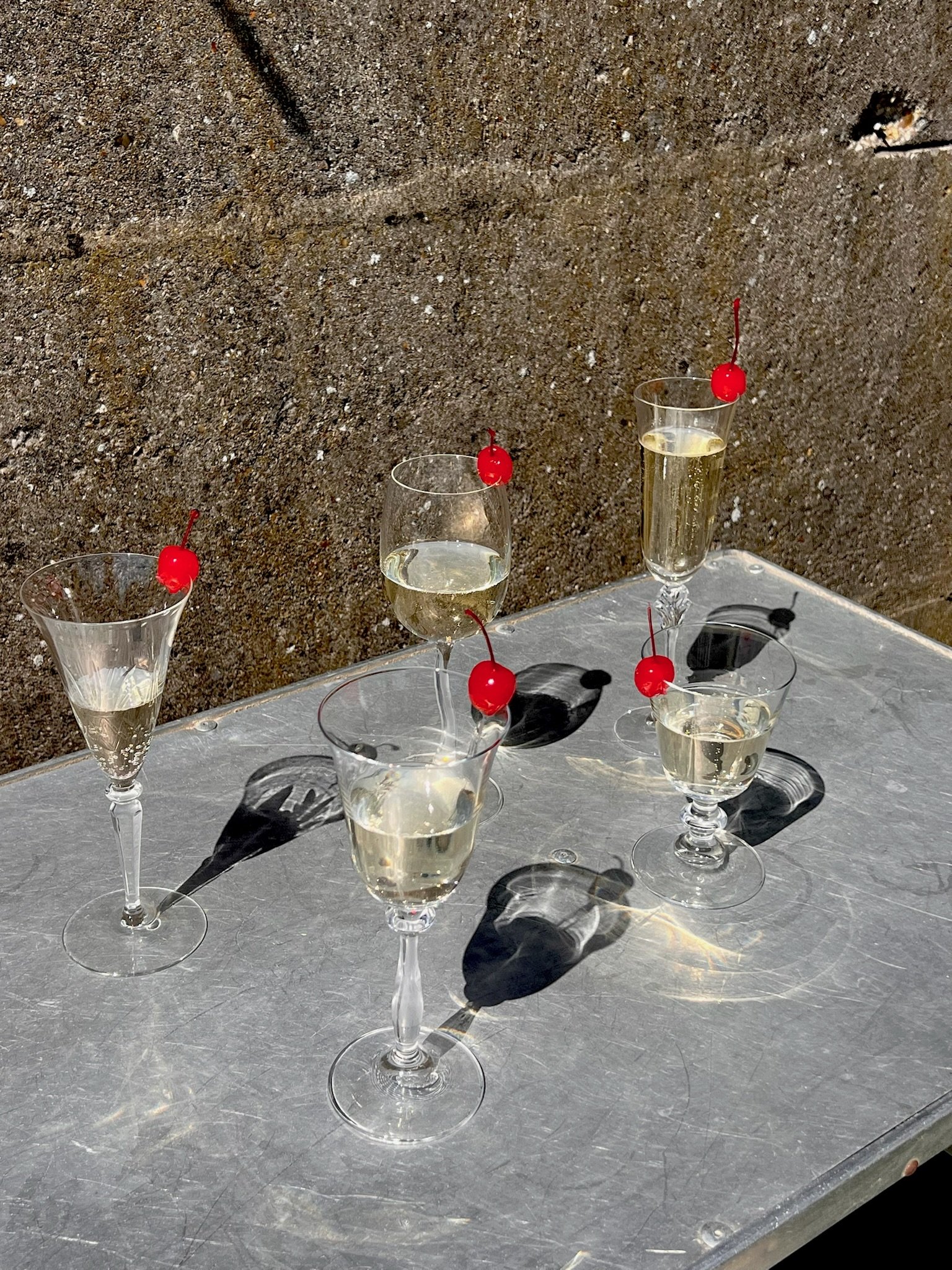 Location verres et coupes de champagne pour évènement à Paris et Ile de France - verrerie responsable de seconde main et dépareillée
