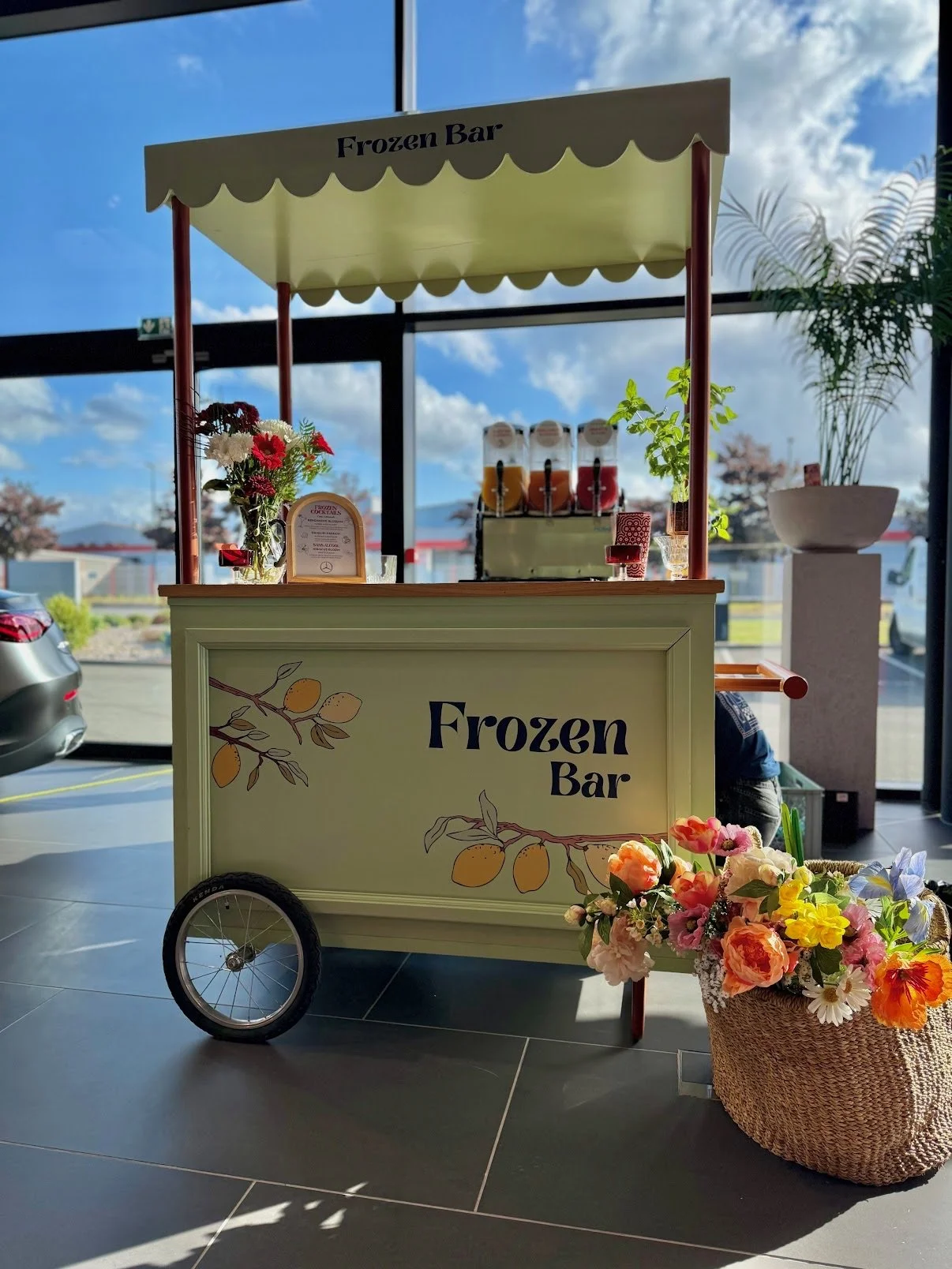 TROLLEY BAR CASA LIMONCELL COCKTAILS BAR POUR MERCEDES.jpg