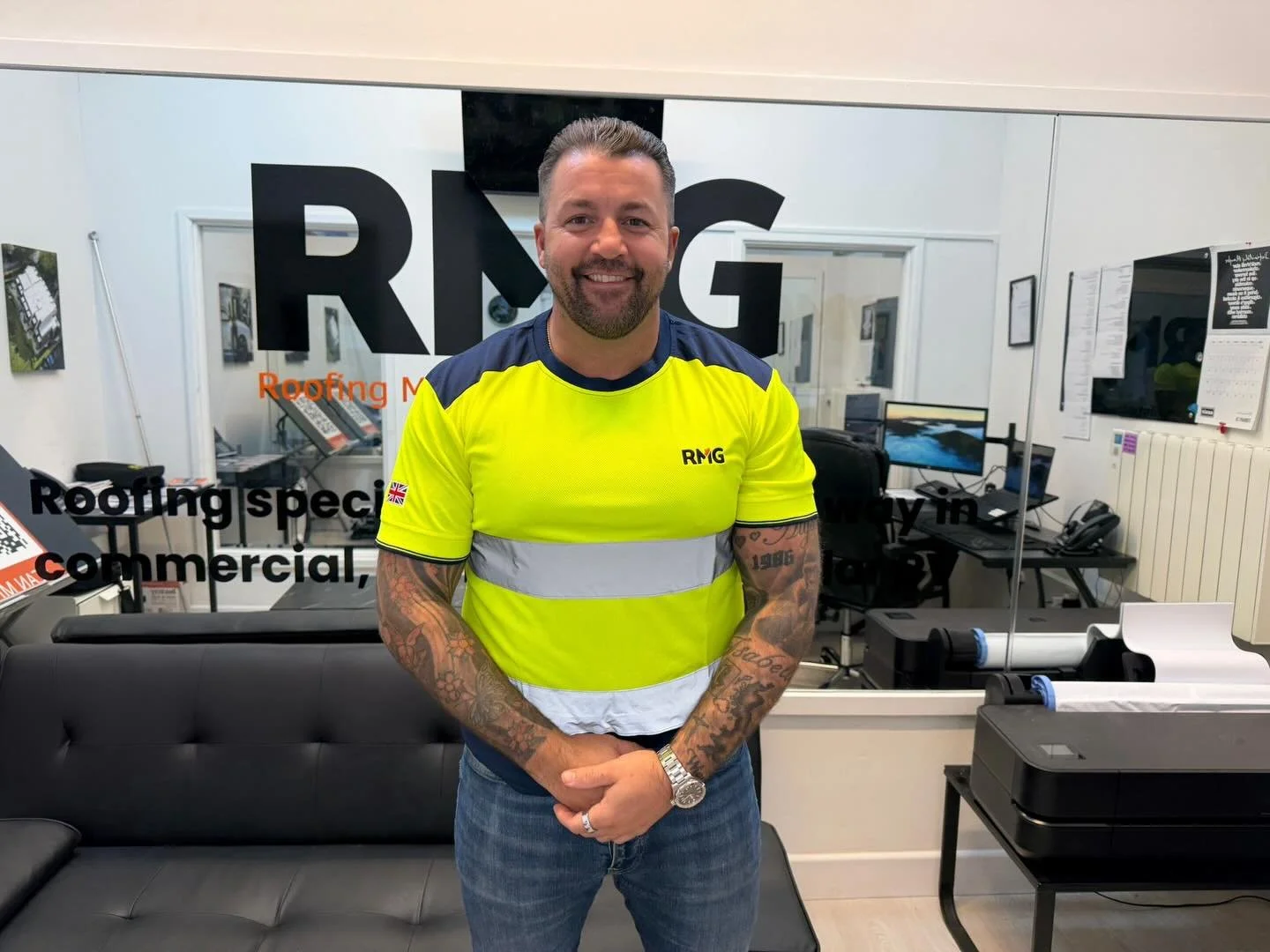 New uniform landed yesterday so I had to model it myself.

Kept it clean and simple.

British flag embroidered on the sleeve 🇬🇧

The lads are impressed and that&rsquo;s what matters.

Happy Friday. @cape_bali 

#Roofing #ConstructionUK #BritishBusi