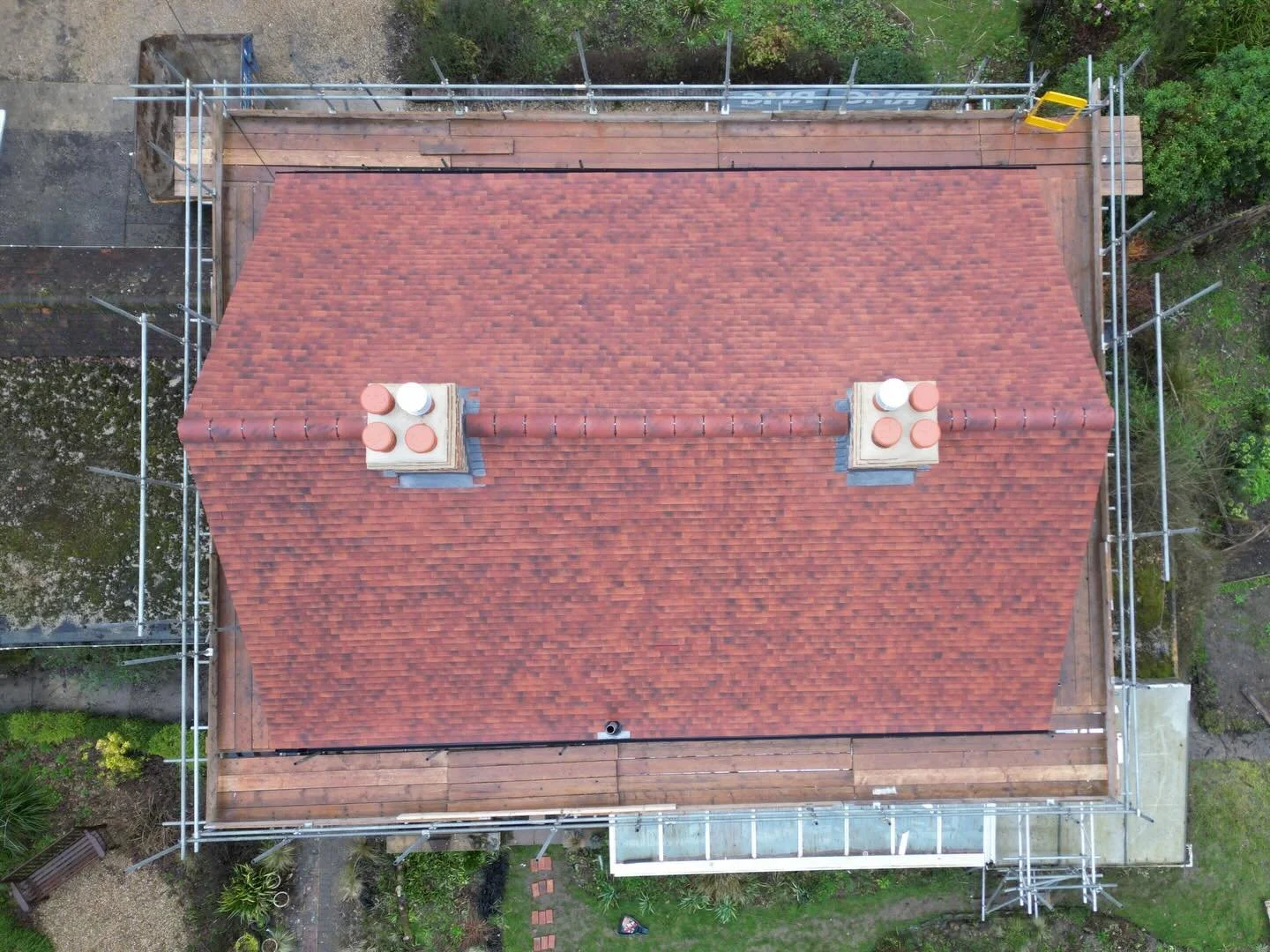 Full roof renewal completed in Wokingham.

Val de Seine clay tile by Edilians.
Quality product. Clean install.

Client had a poor experience previously, so it was important to get this one right.

Now discussing renewal of the lower roof as phase two