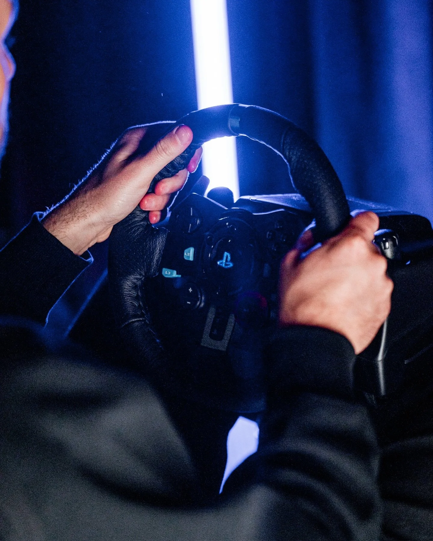 When Alpine luxury meets digital speed.. 🎿❄️🎮 @playstationsverige