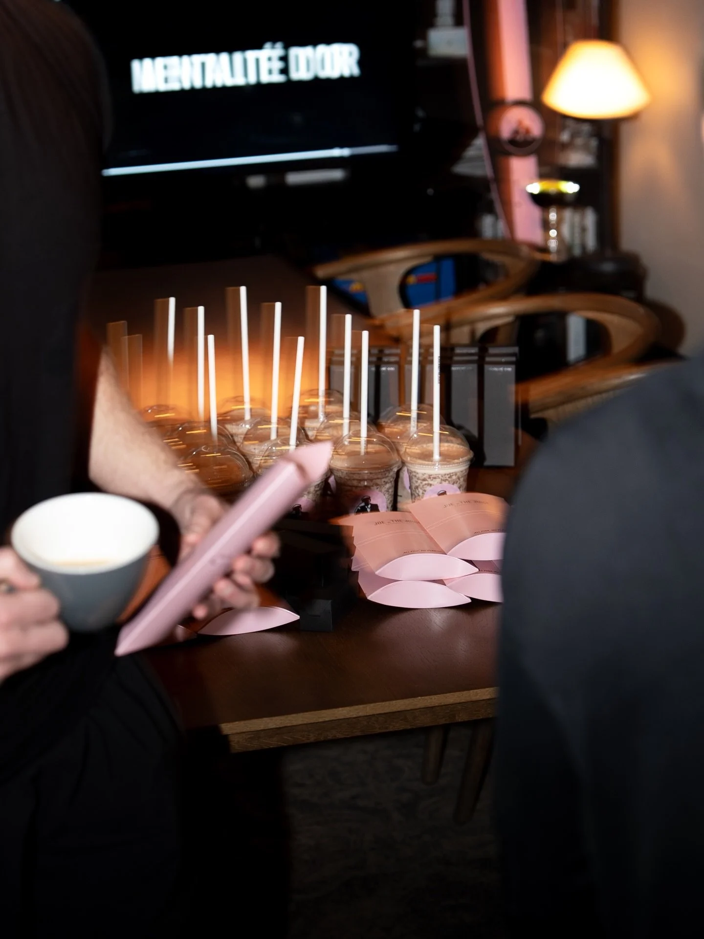 Post-session: @joeandthejuice for the refuel 🥤 @mentalitedor for the fresh finish. 🧴

📸: @hannatheshooter_