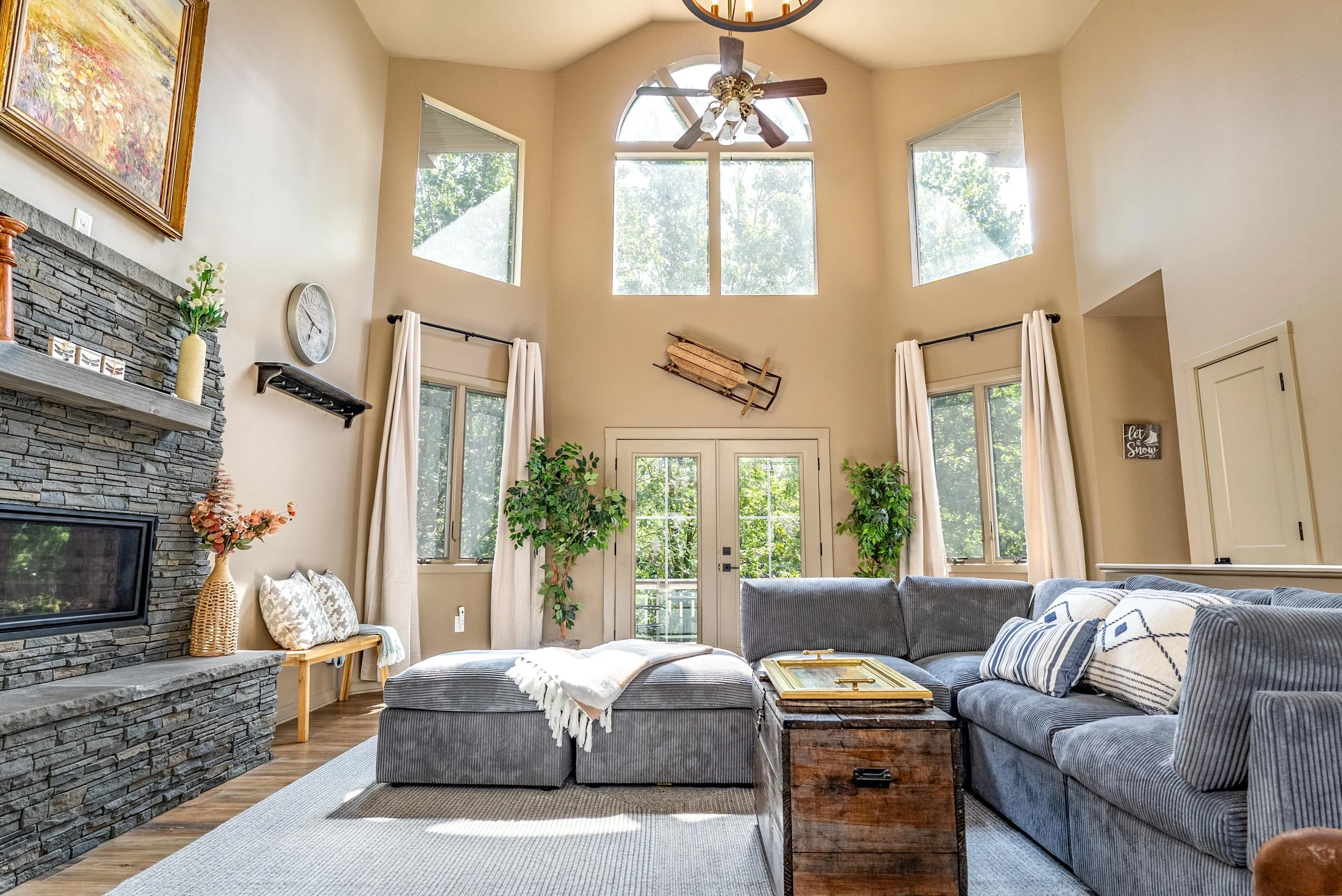 Short Term Rental Stock - 1015.jpg