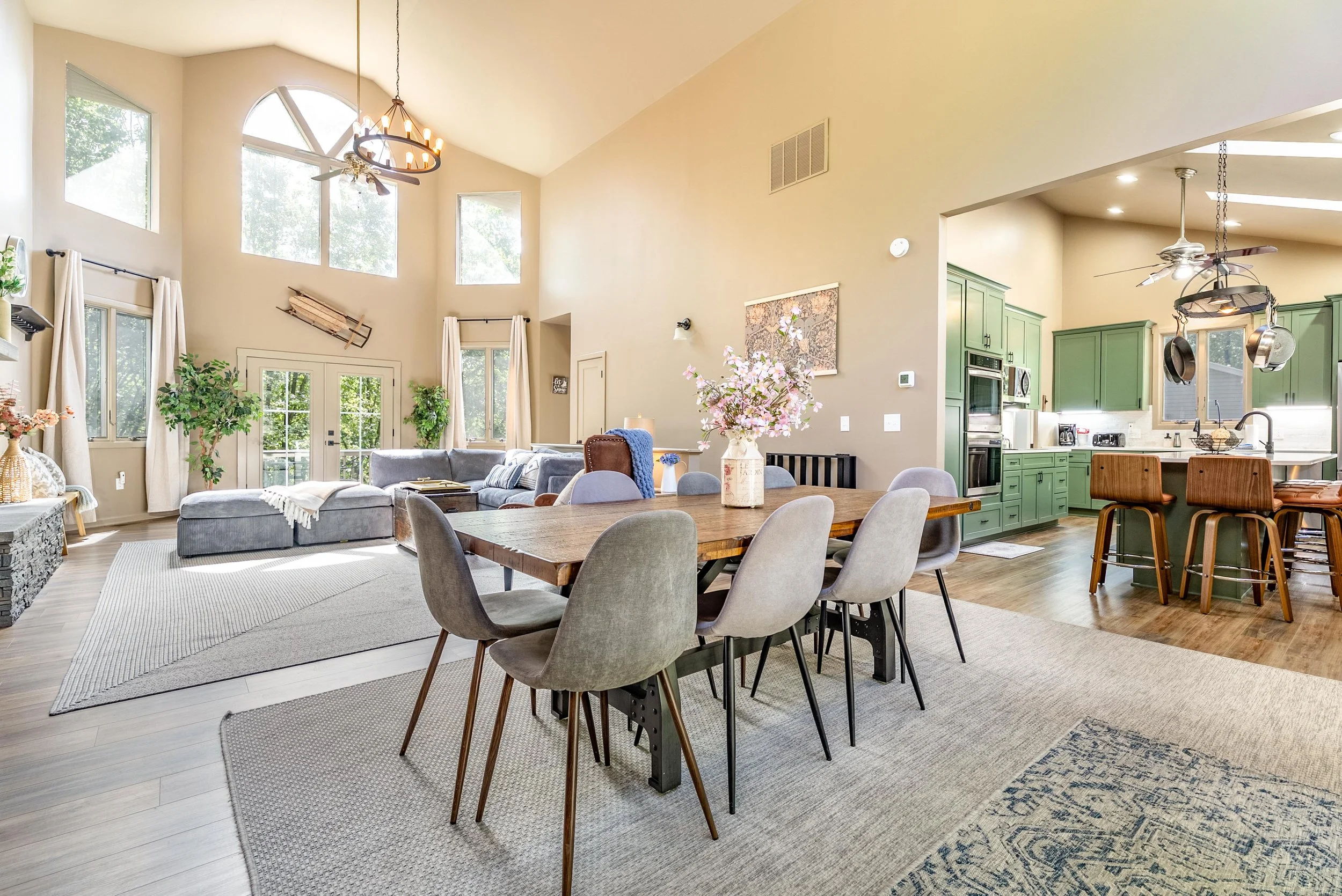 Short Term Rental Stock - 1014.jpg